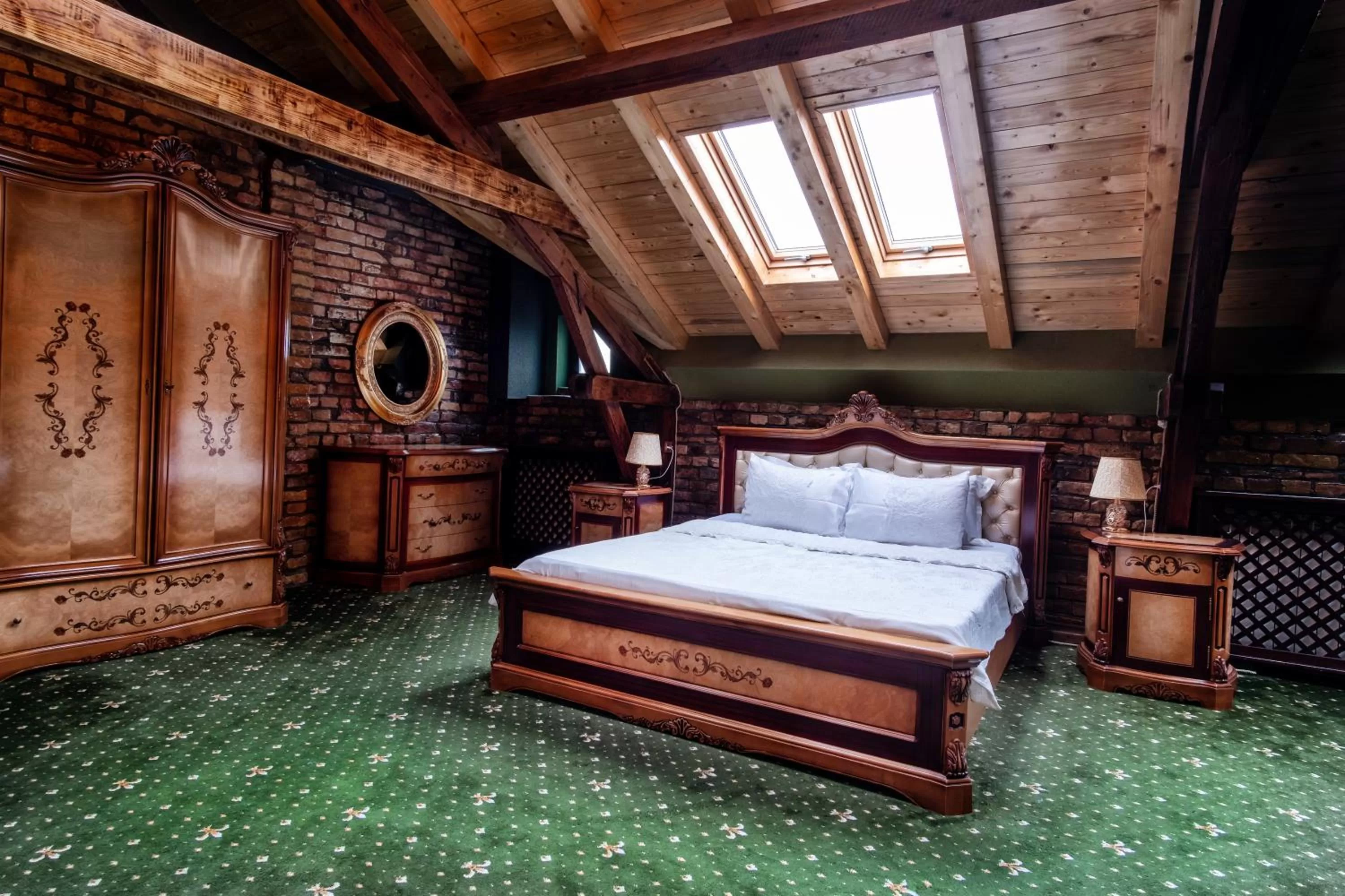 Bed in JMR Royal -Luxury Rooms & Private Sauna