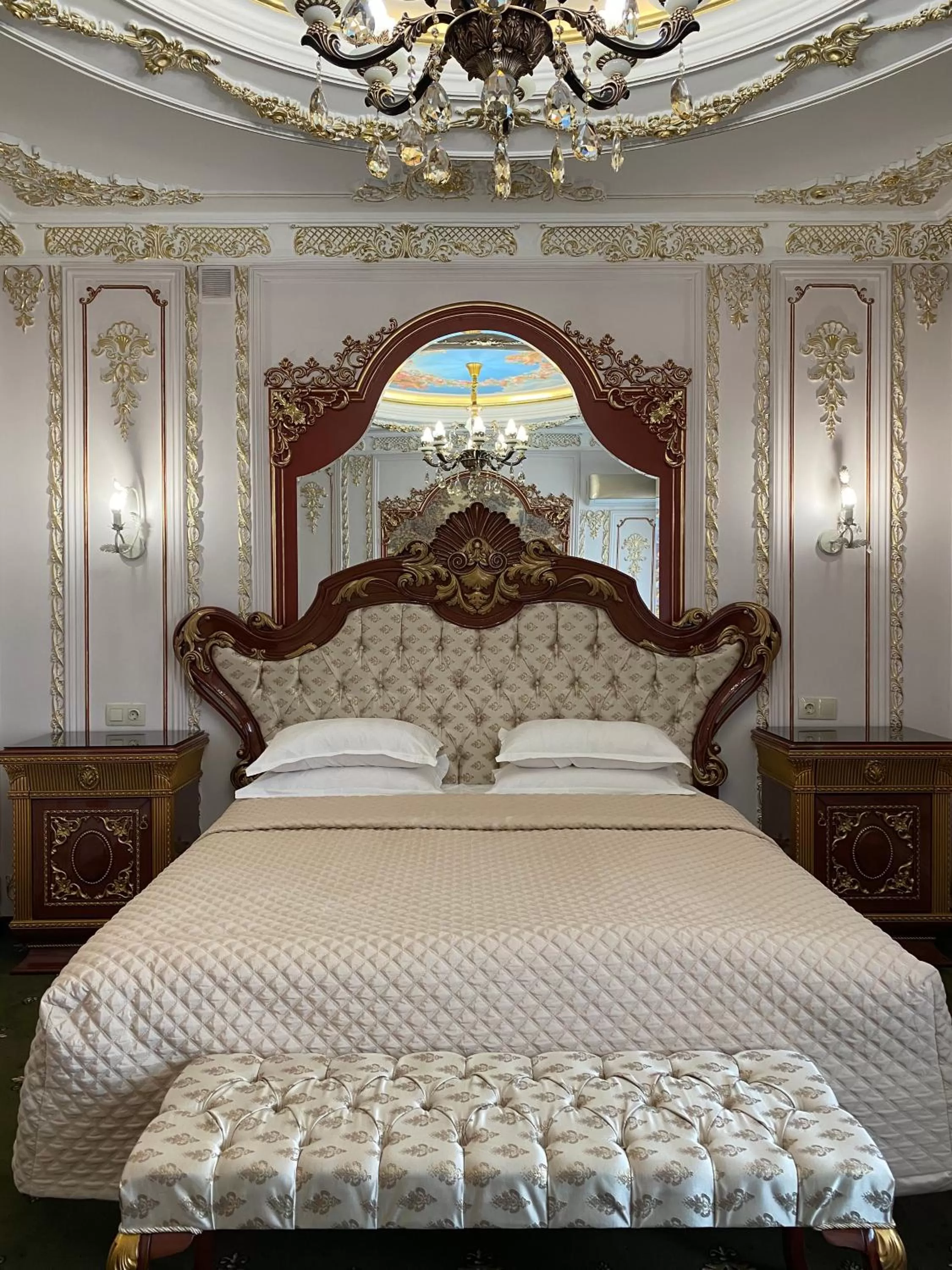 Bed, Room Photo in Lion Hotel