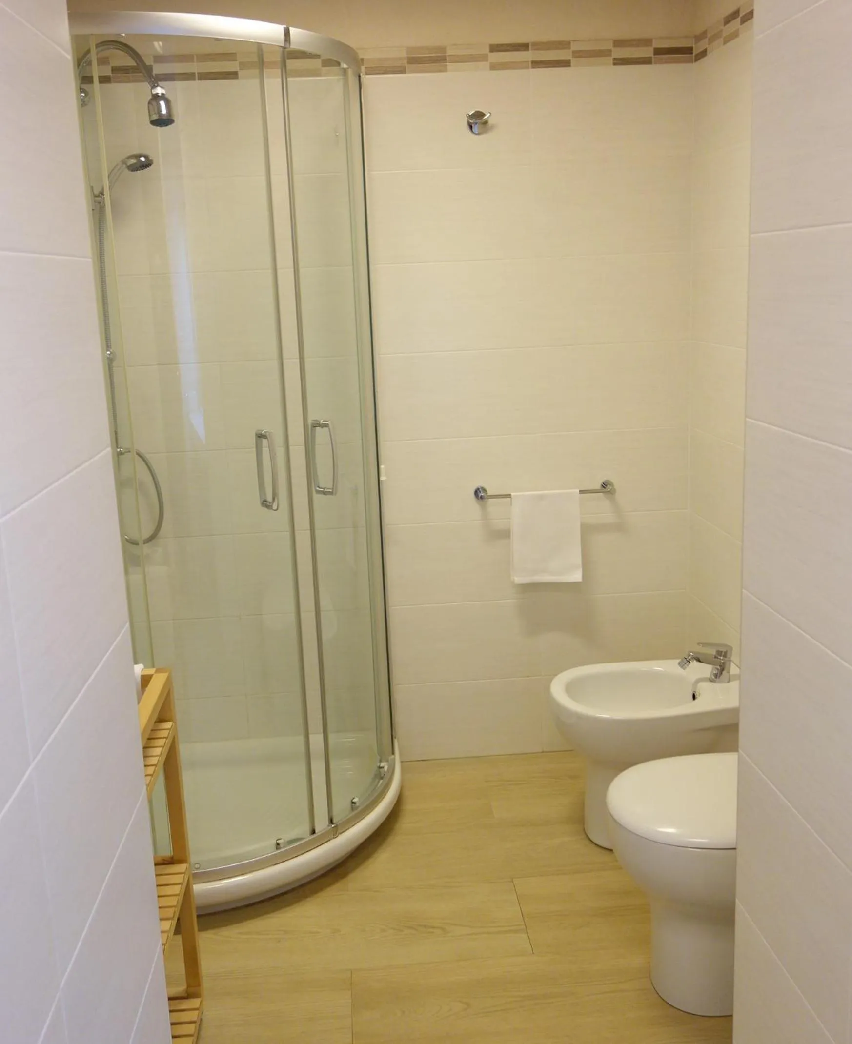 Bathroom in Euromotel Croce Bianca