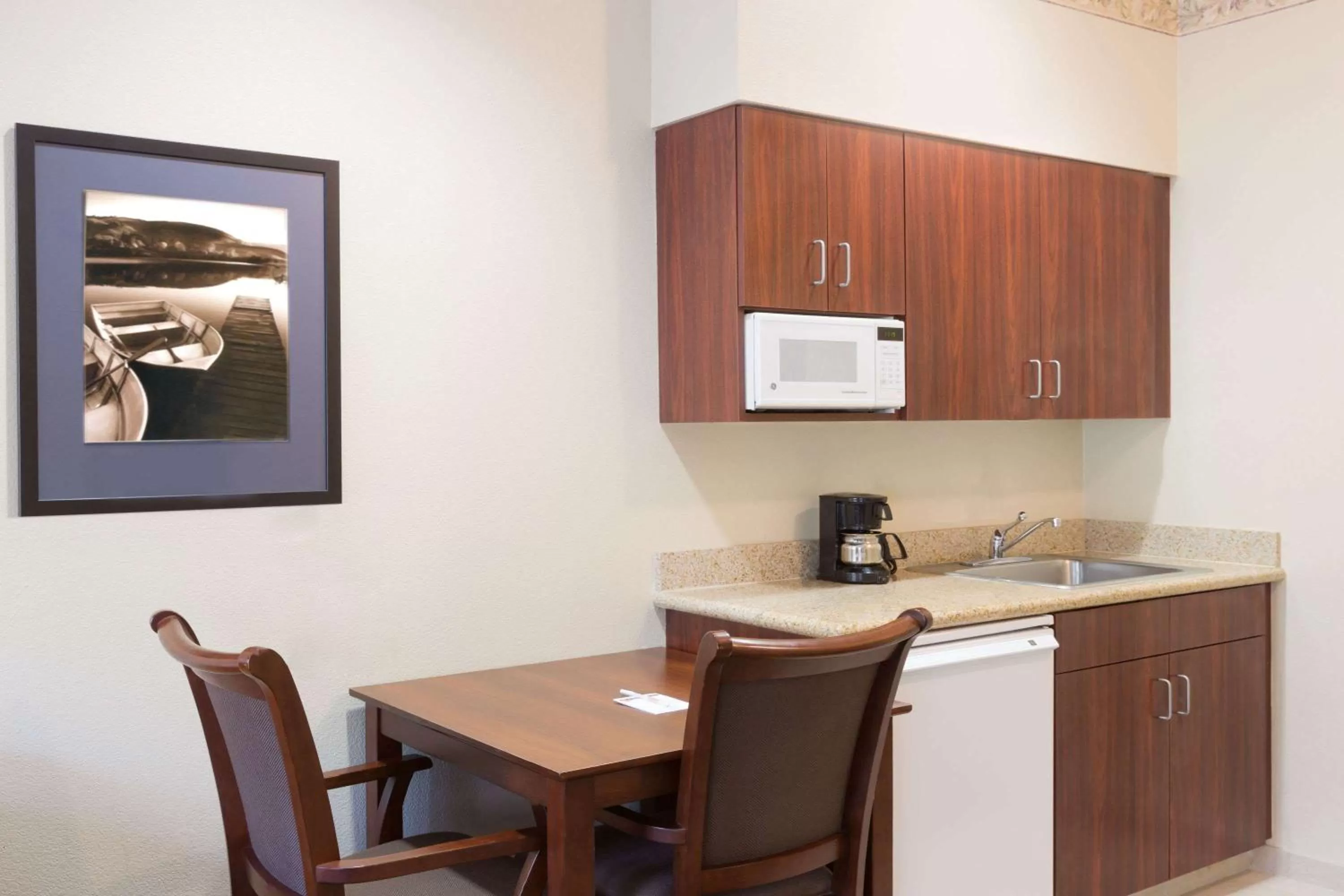 Kitchen or kitchenette in Hawthorn Suites by Wyndham Rancho Cordova/Folsom