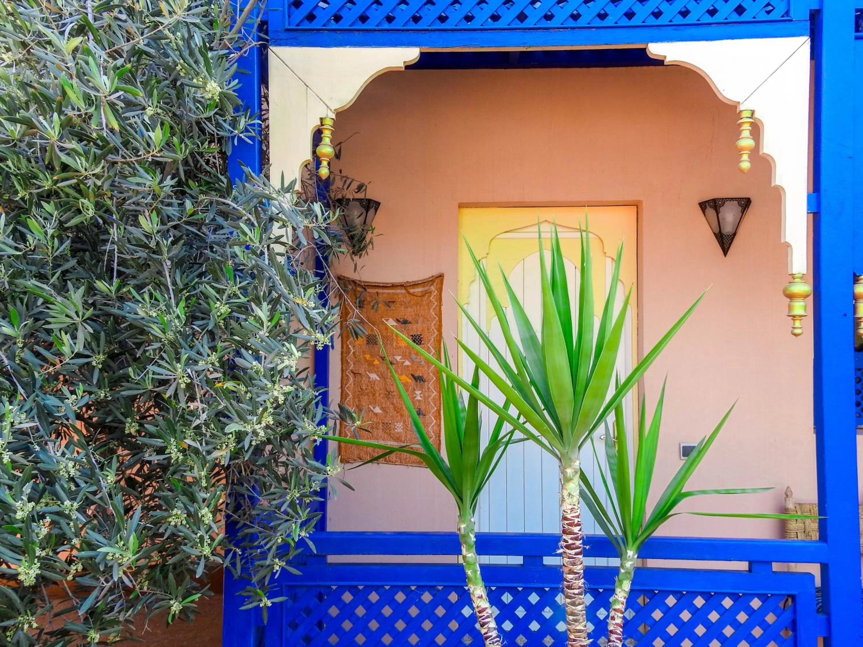 Facade/entrance in Le Bleu House