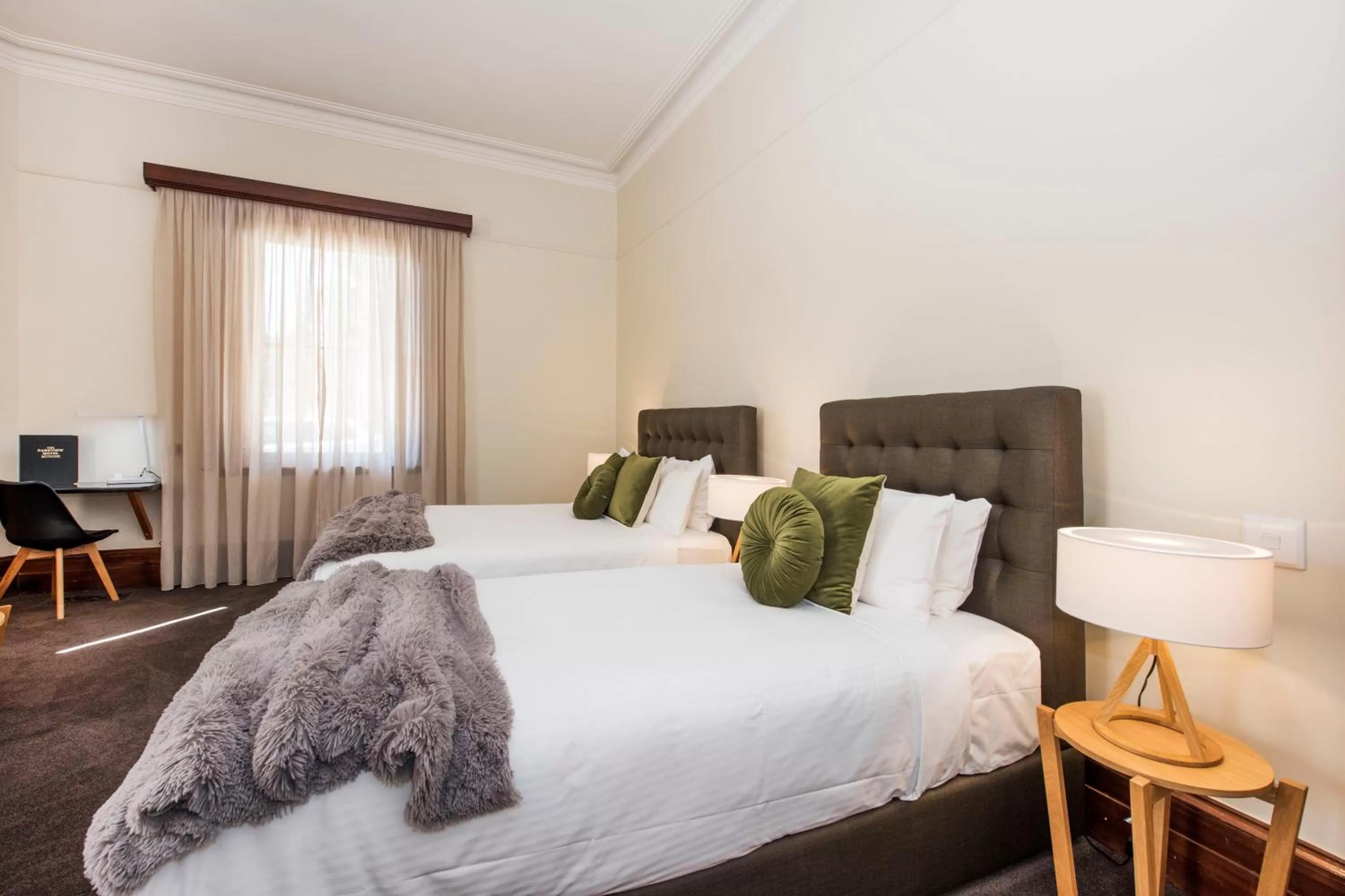 Photo of the whole room, Bed in The Parkview Hotel Mudgee