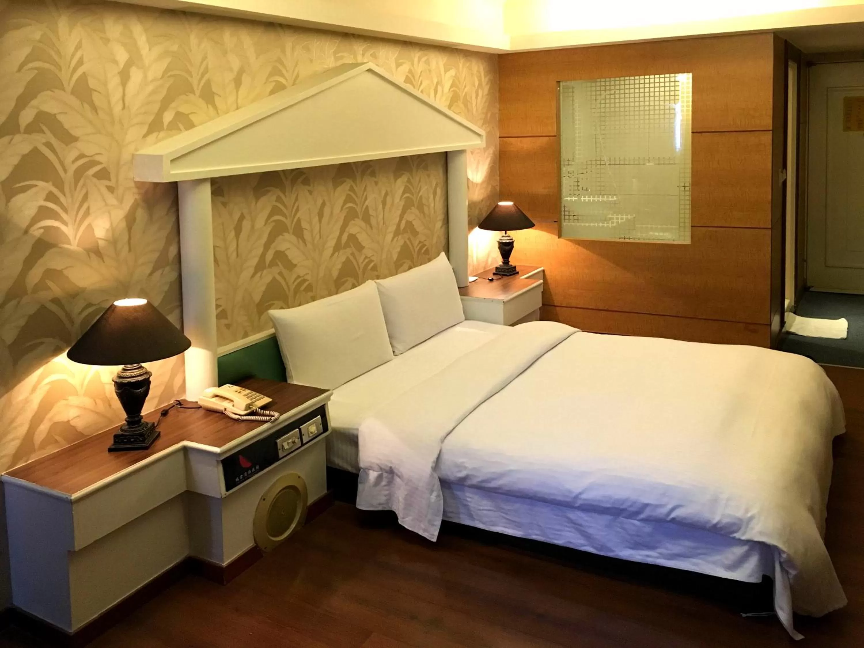 Zaw Jung Business Hotel