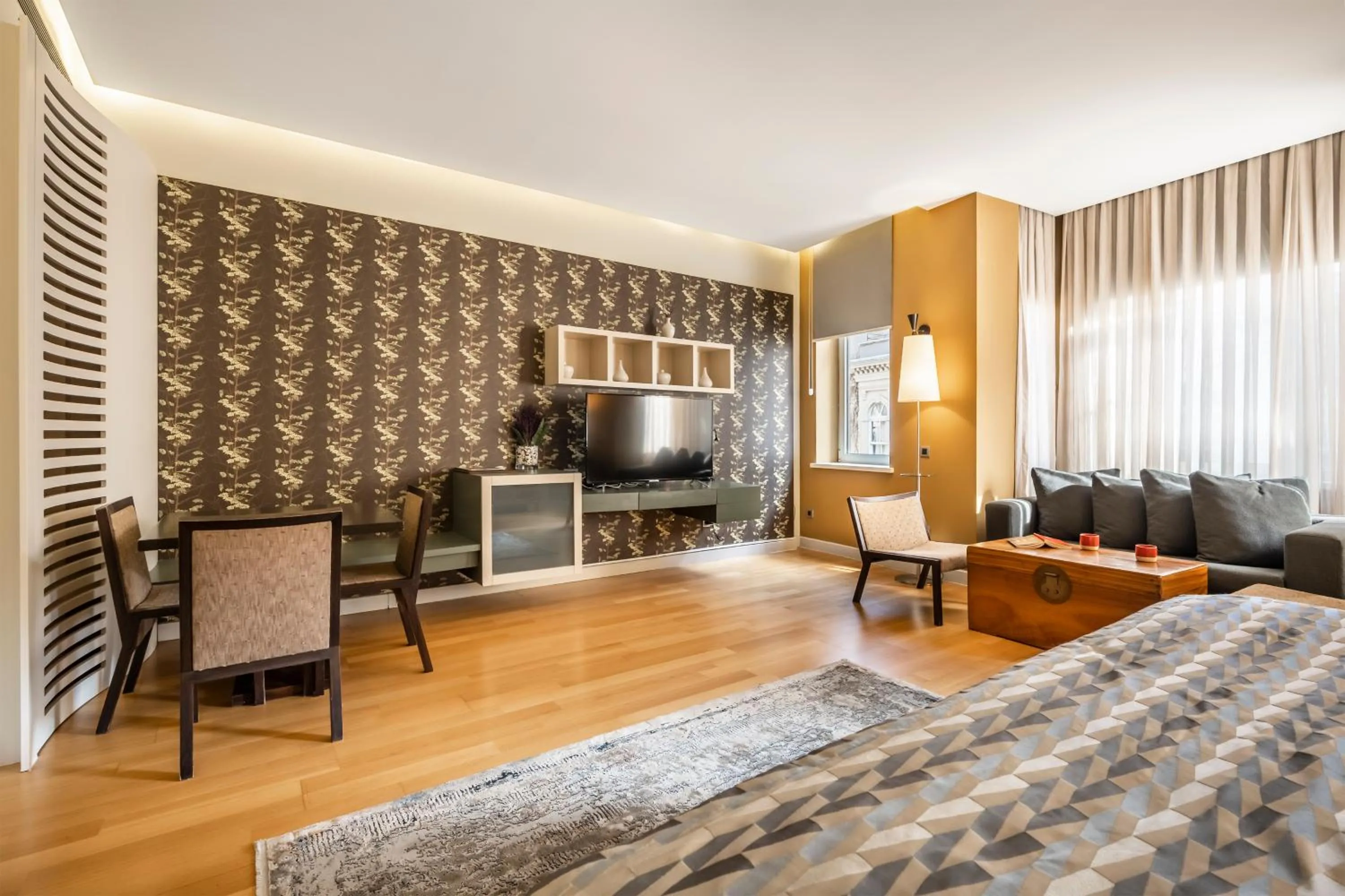 Living room, Bed in Ansen Hotel and Suites