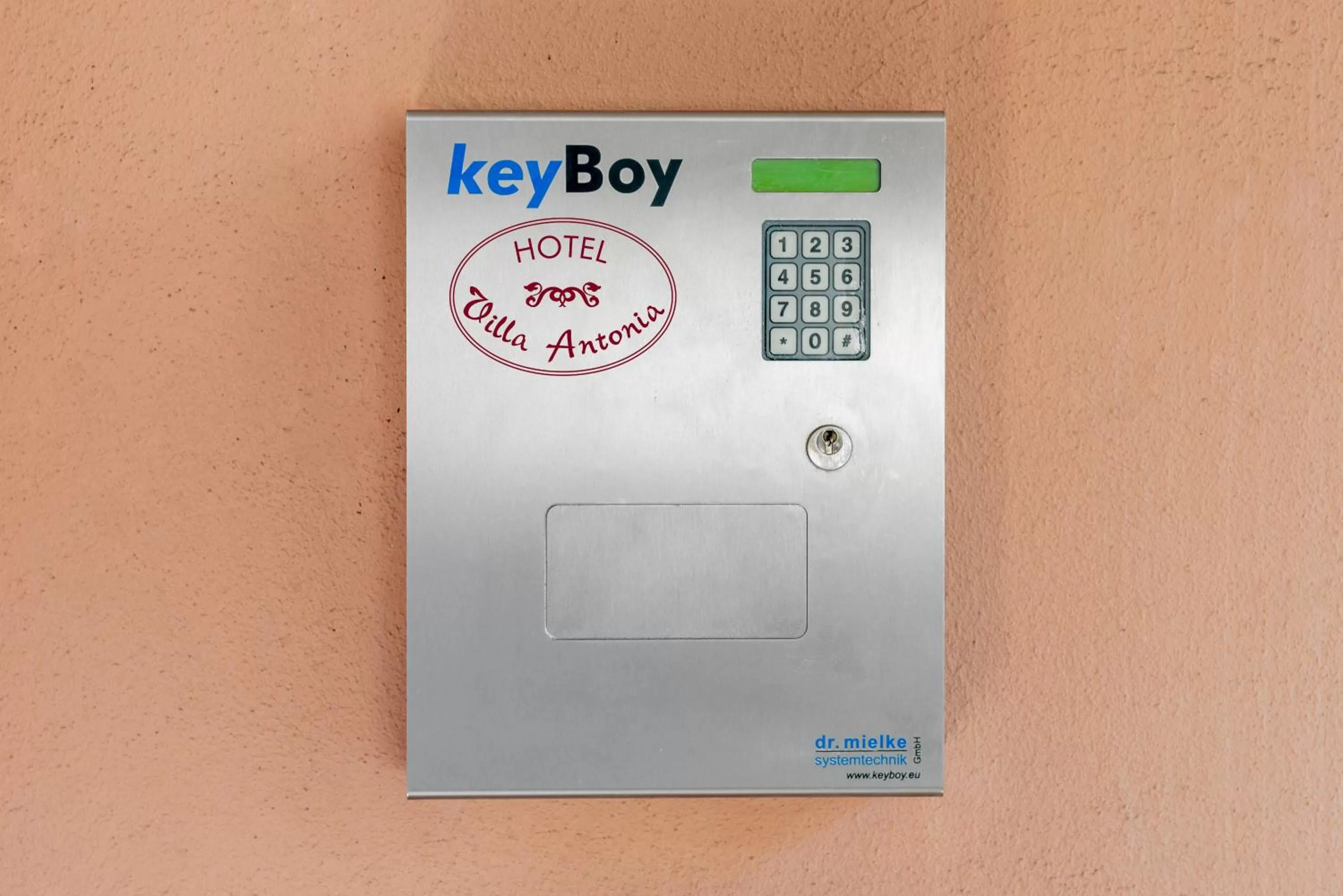 Facade/entrance in Villa Antonia