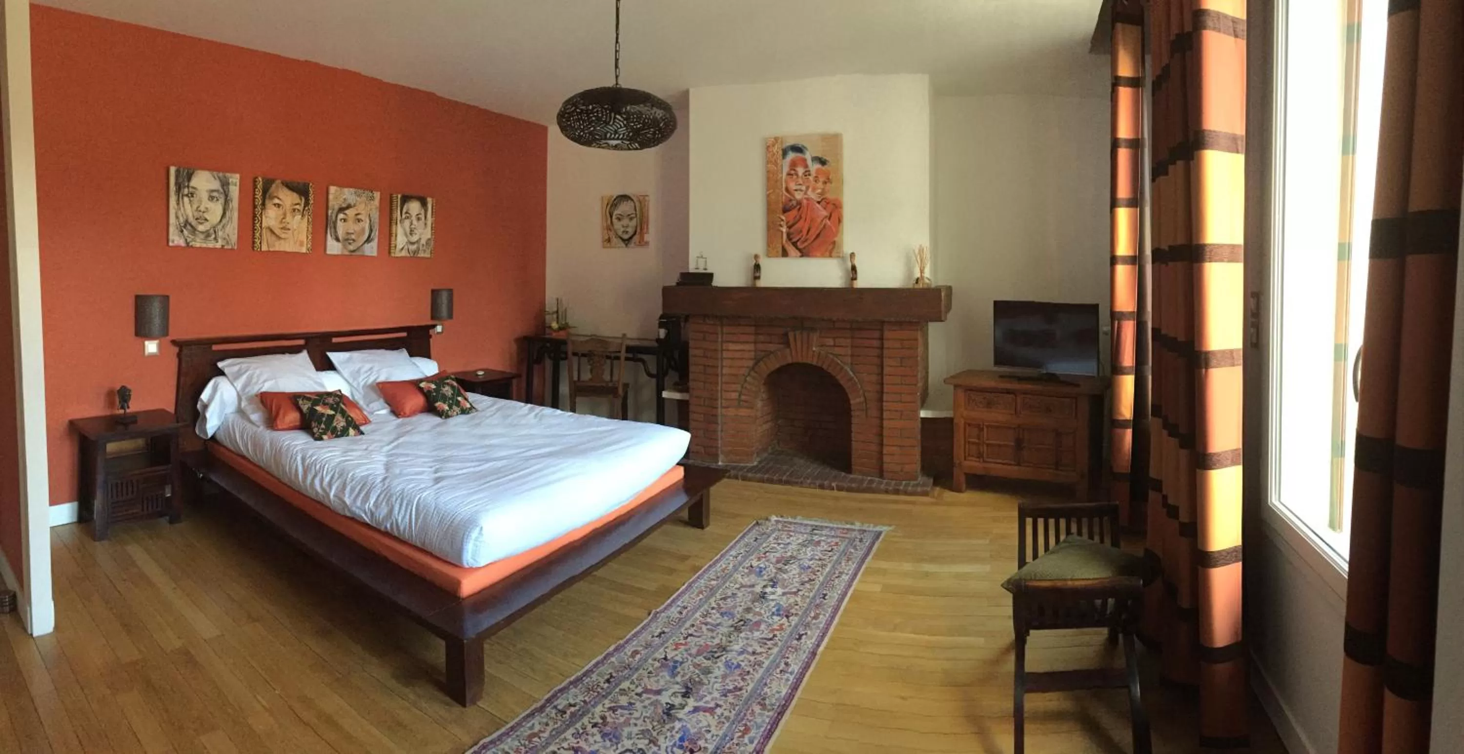 Photo of the whole room, Bed in Au Coeur De Beauvais