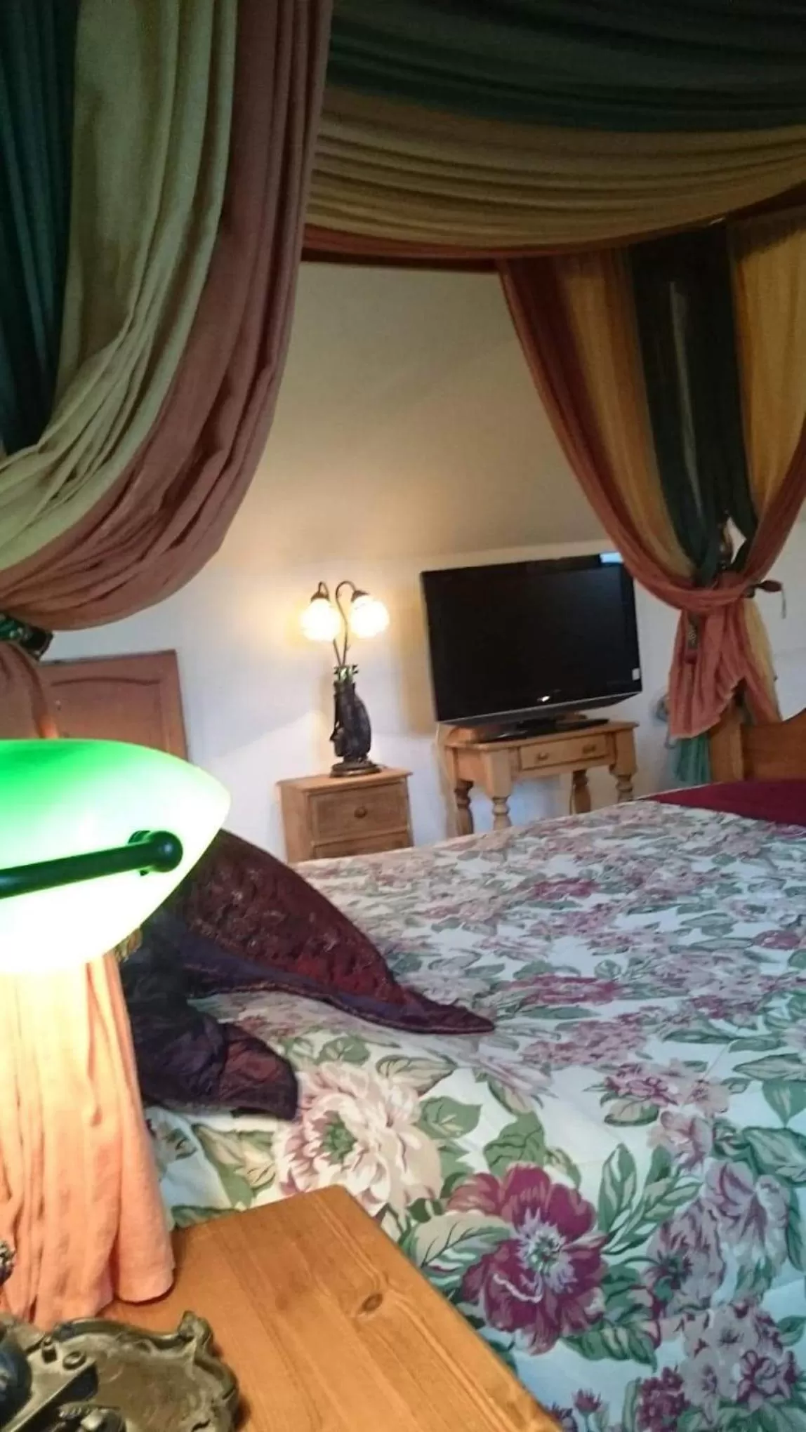 Bed in Shiralee bed and breakfast