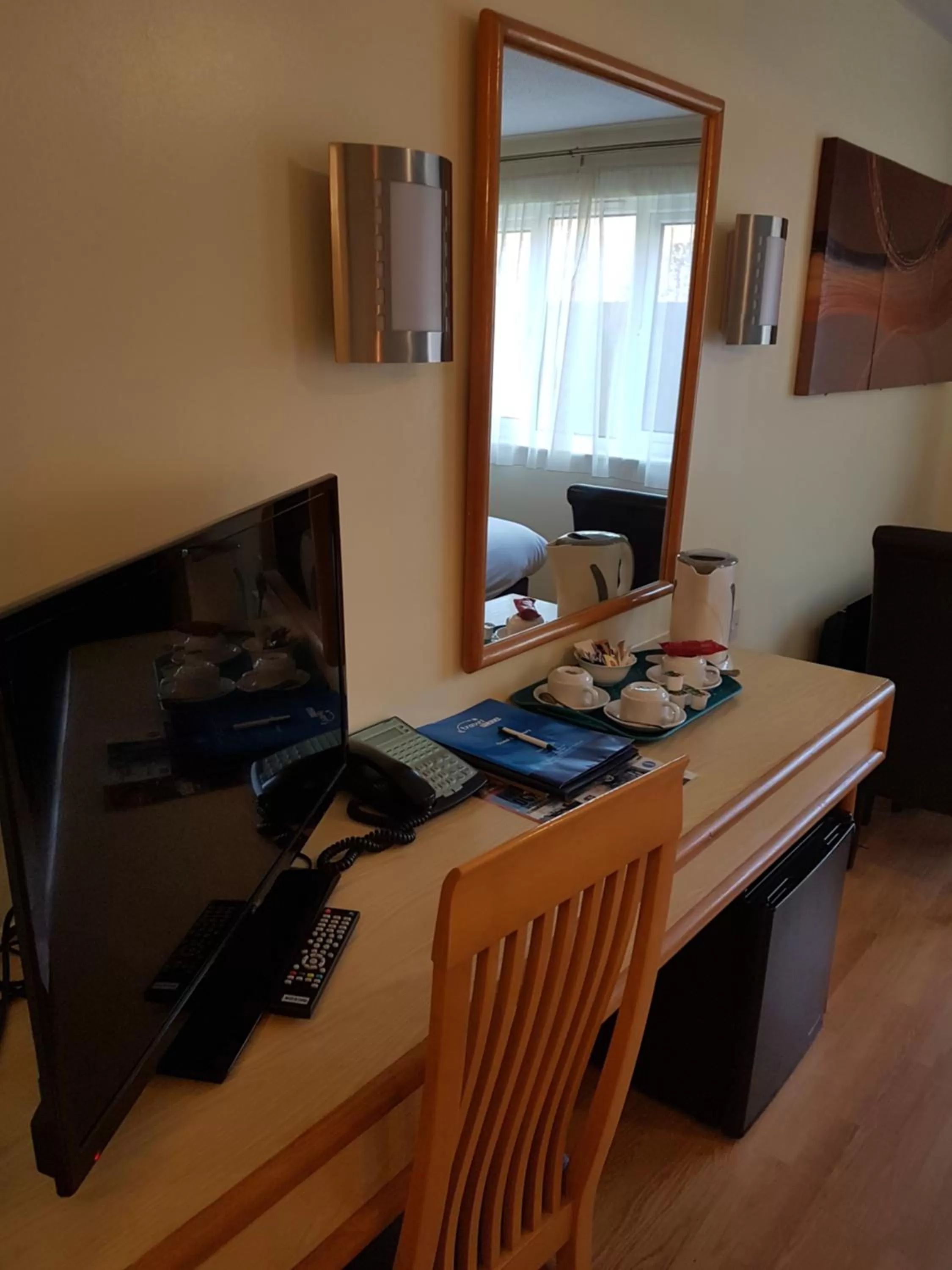 Photo of the whole room in Travel Plaza Hotel