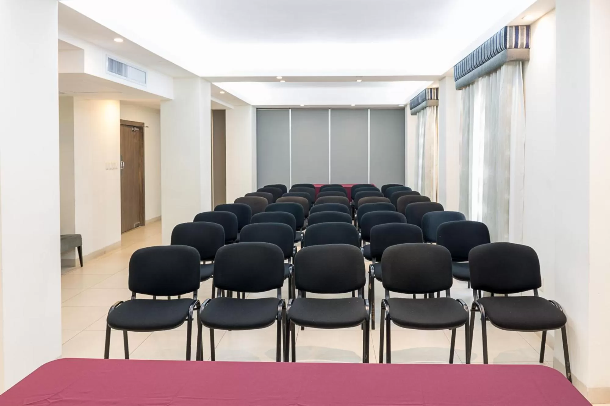 Seating area in Hotel Mansur Business & Leisure