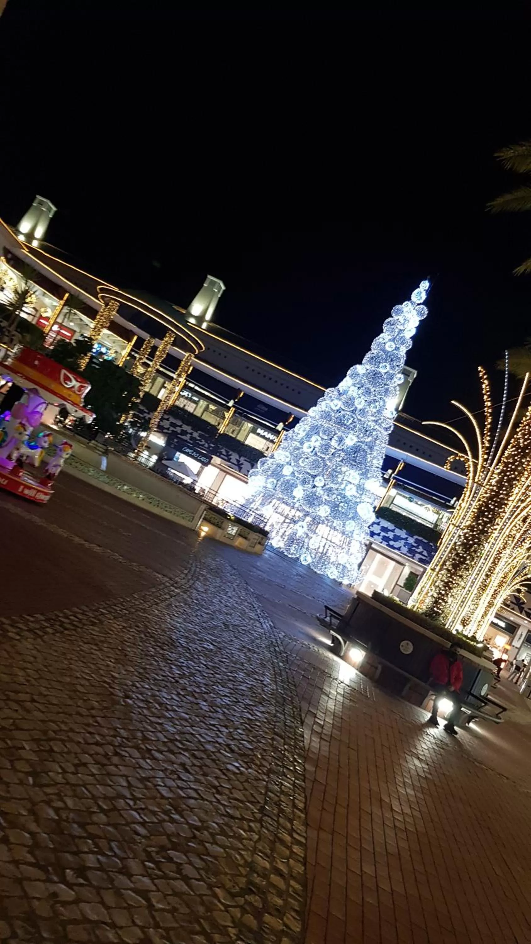 Shopping Area, Property Building in São Pedro Suite Faro