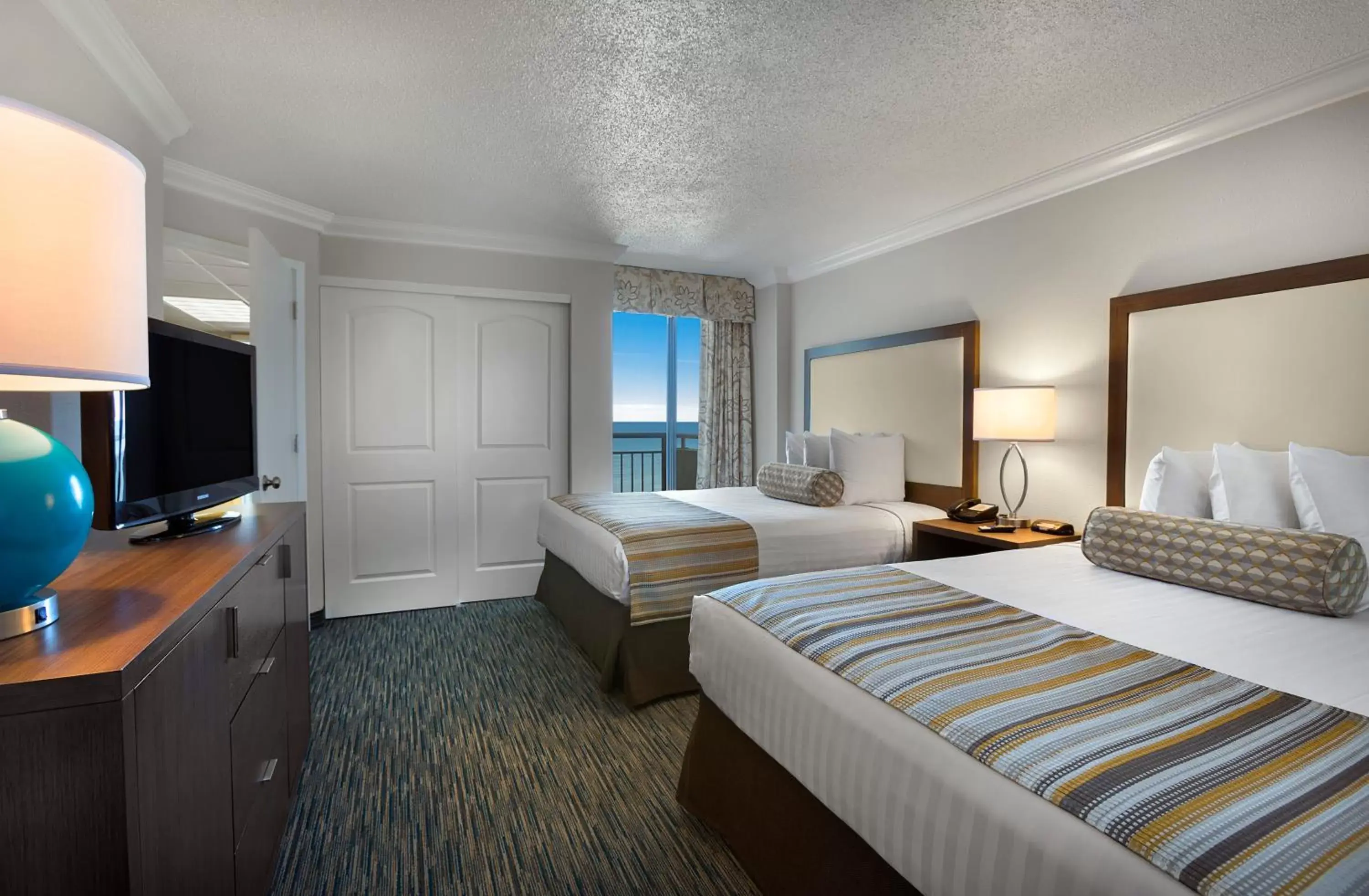 Premium Oceanfront One Bedroom Queen Suite-2 Queen Bed with 1 Double Wall Bed in Coral Beach Resort Premium Oceanfront One Bedroom Queen Suite-2 Queen Bed with 1 Double Wall Bed in Coral Beach Resort