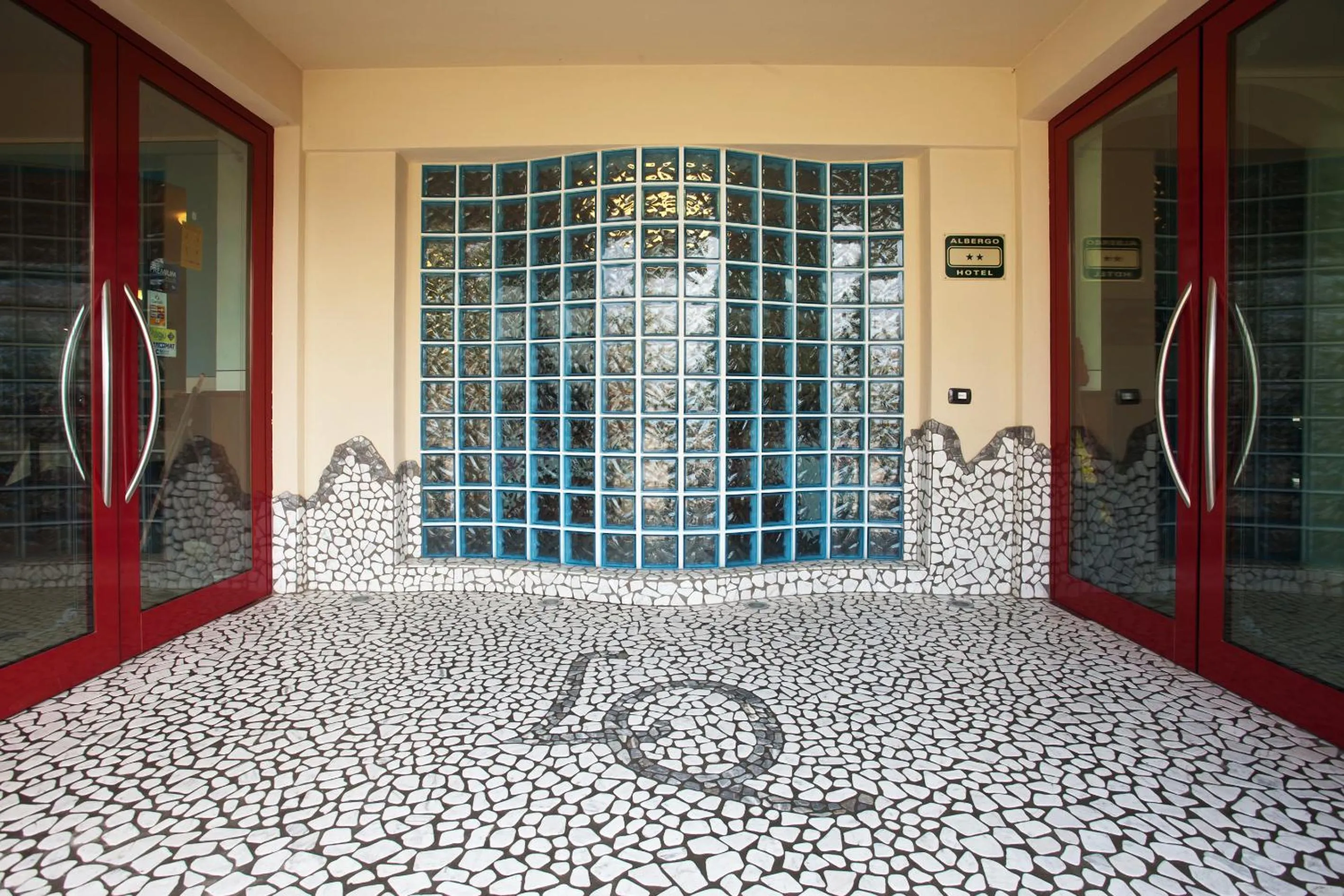 Property building in La Quercia Hotel con Ristorante