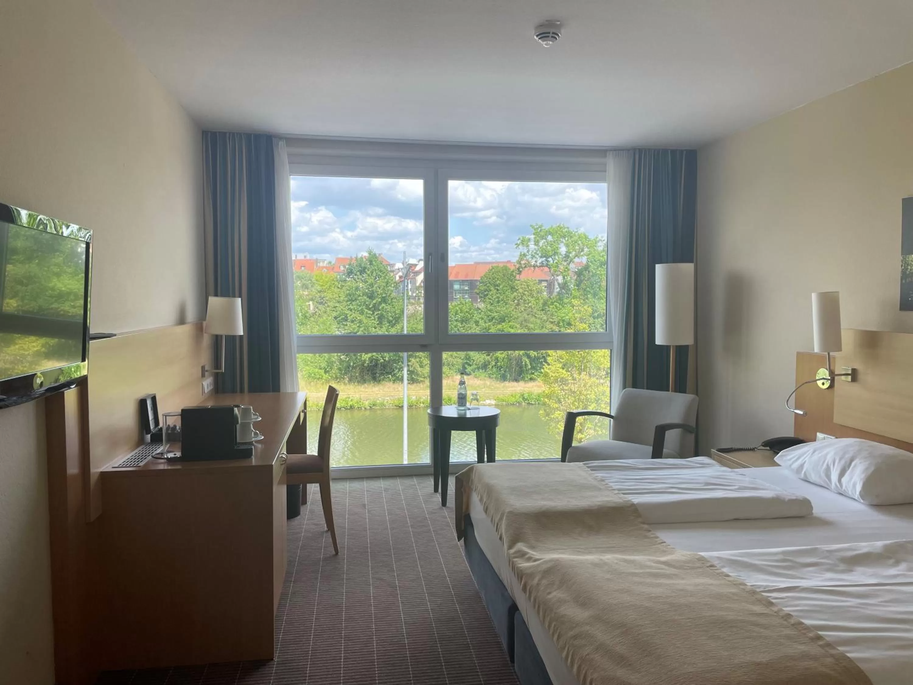 Photo of the whole room, Bed in Mercure Hotel Schweinfurt Maininsel