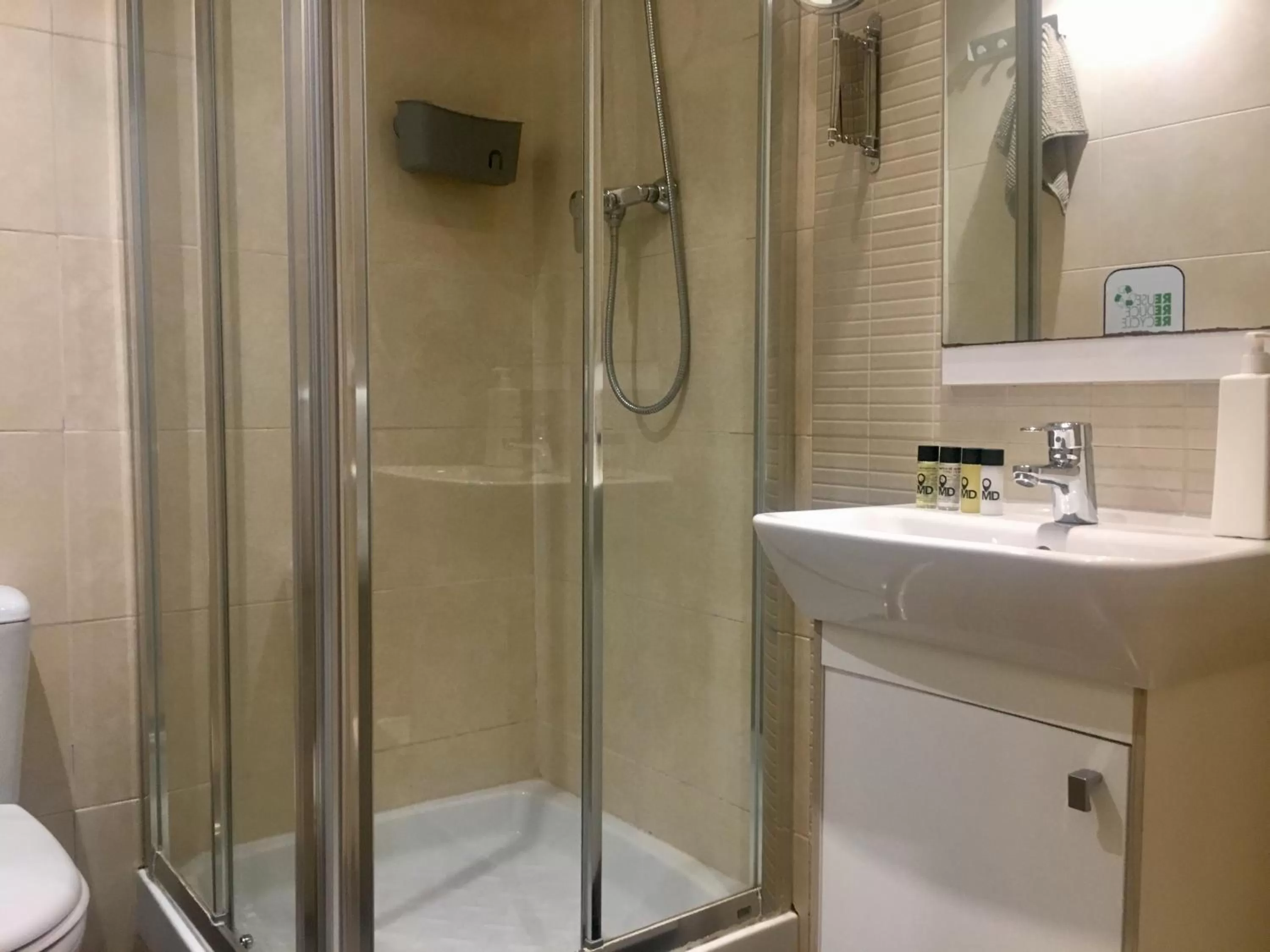 Bathroom in MD Modern Hotel - Jardines