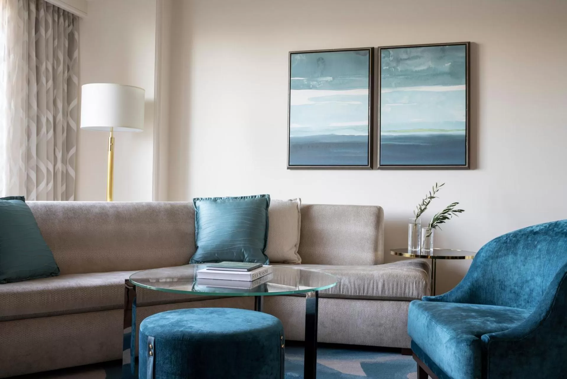 Living room in Four Seasons Hotel Westlake Village