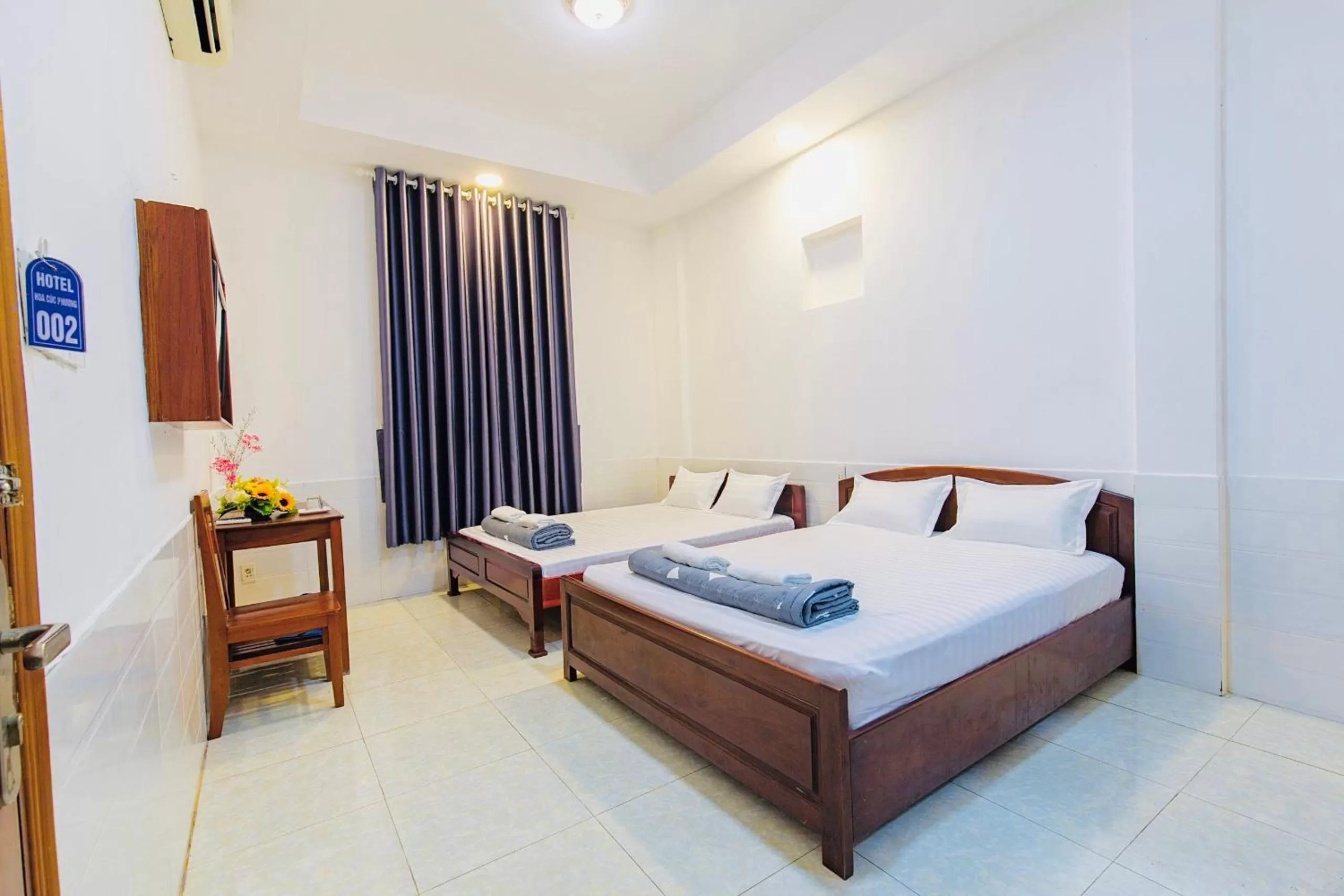 Photo of the whole room, Bed in Hotel Hoa Cúc Phương Dĩ An - Bình Dương