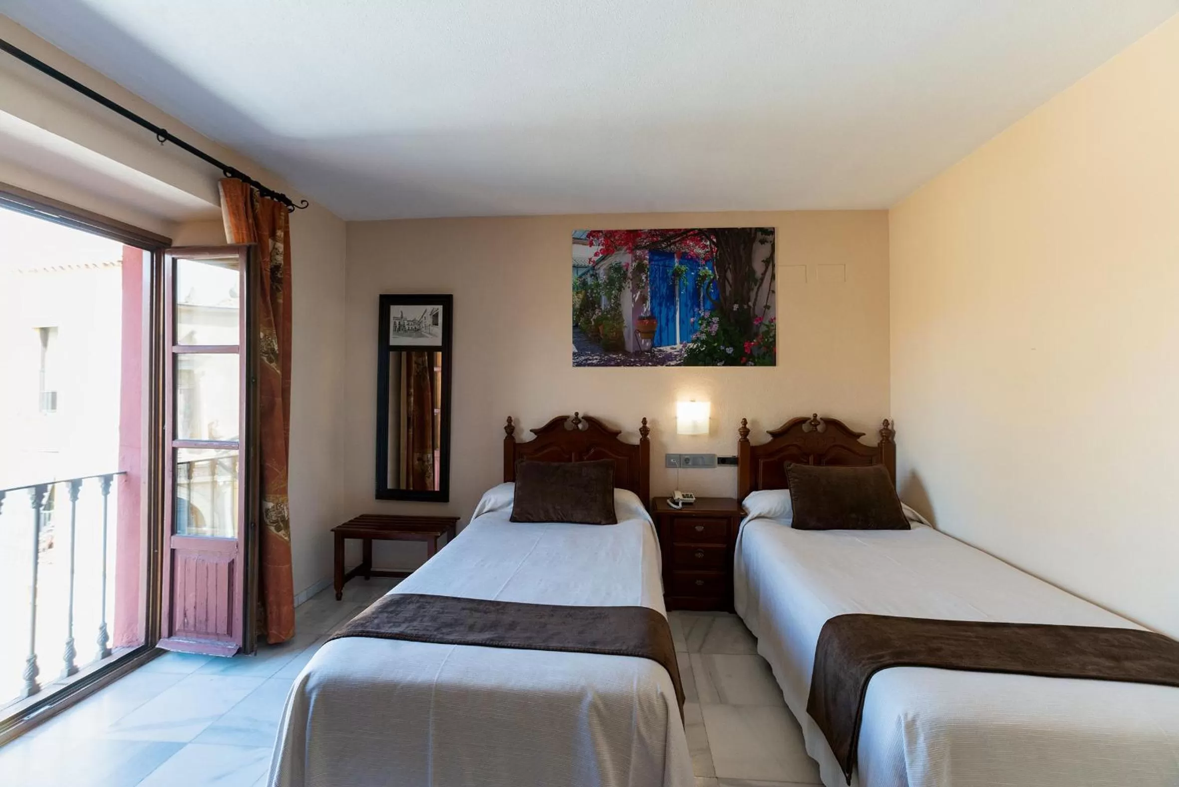 Photo of the whole room, Bed in Hotel Casa Museo de la Mezquita