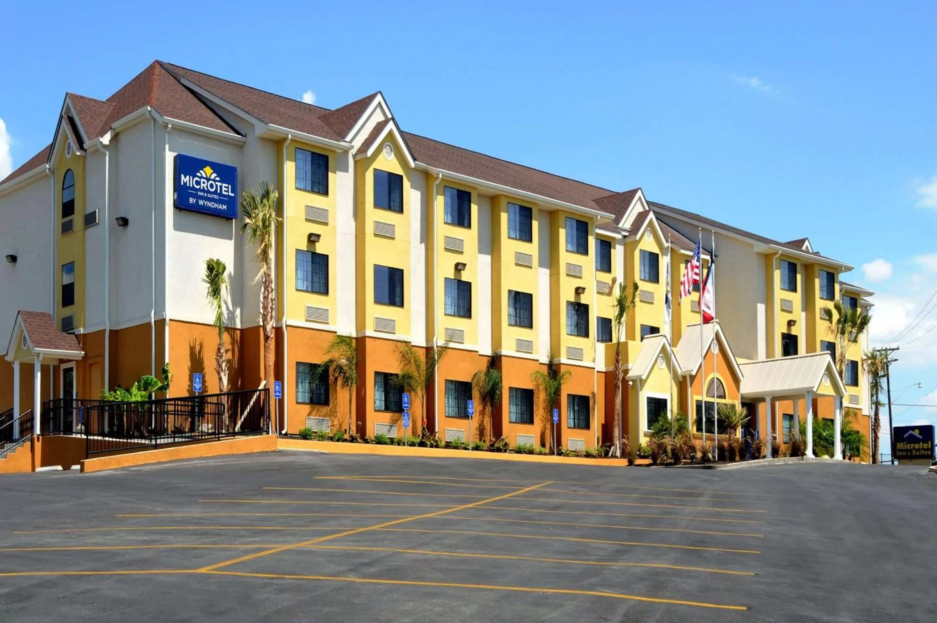 Property building in Microtel Inn & Suites by Wyndham New Braunfels I-35