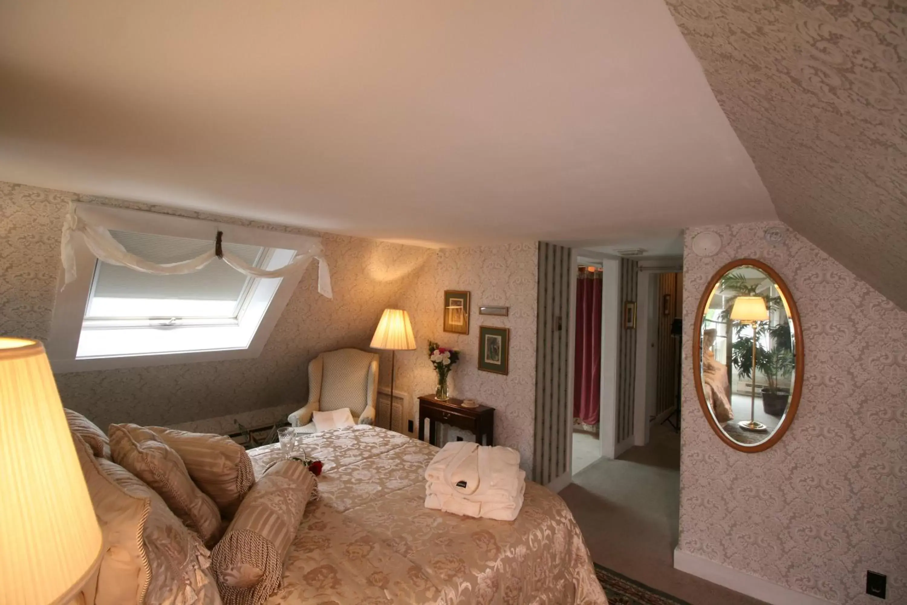 Deluxe Queen Suite in The Governor's Inn Deluxe Queen Suite in The Governor's Inn