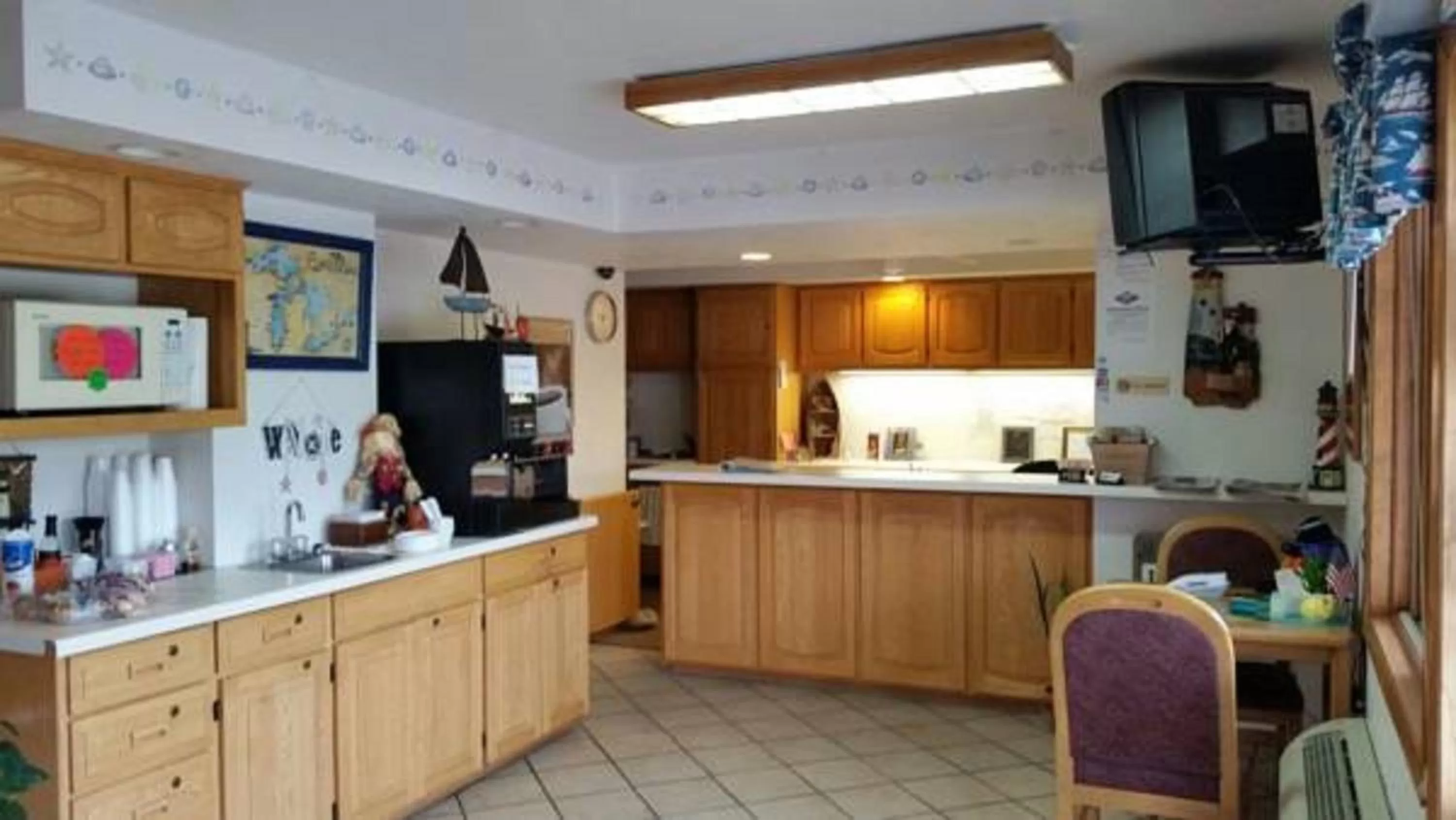 Lobby or reception in Algoma Beach Motel