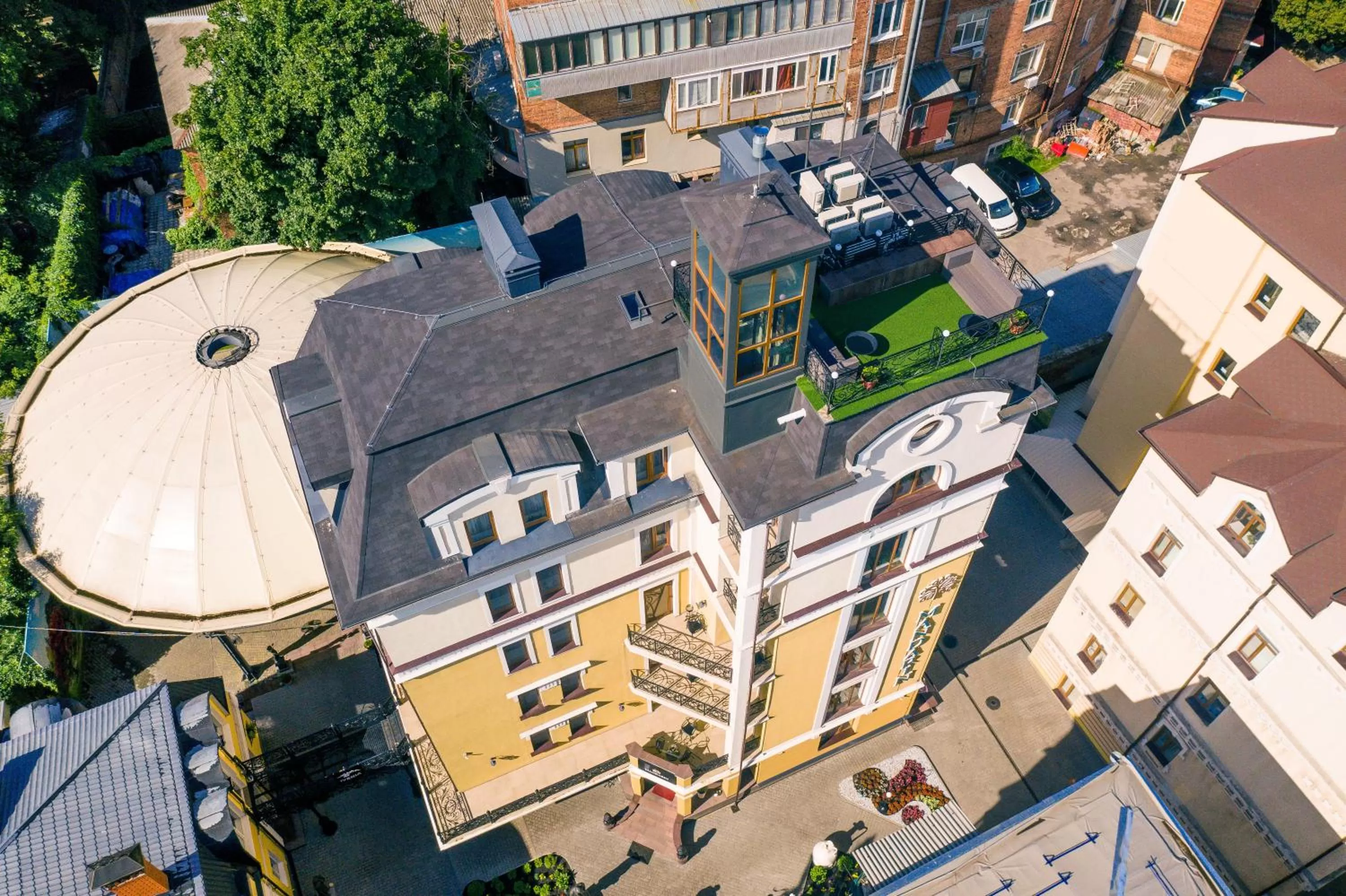 Property building, Bird's-eye View in Hotel "Mandarin Clubhouse"