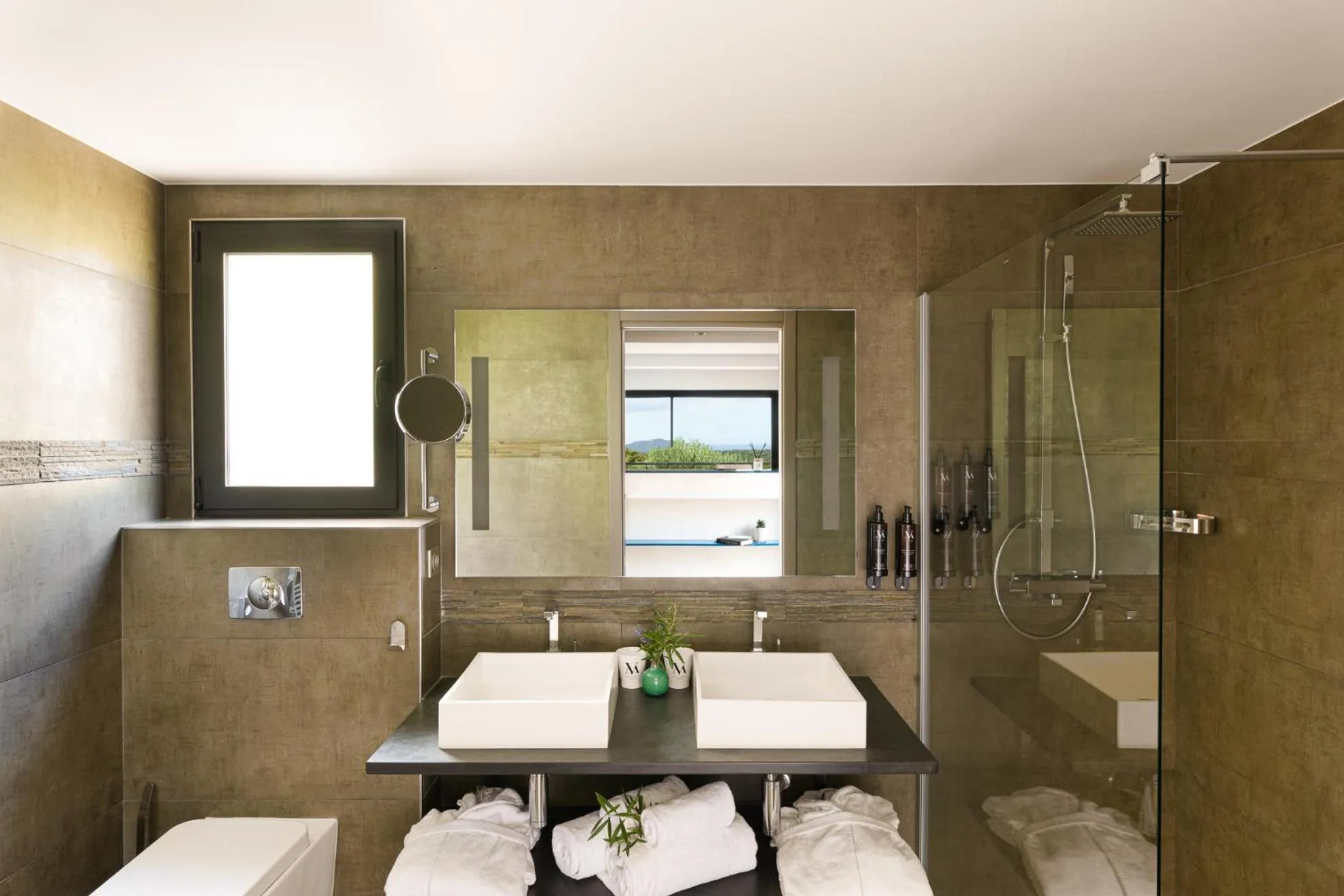 Shower in Hôtel Version Maquis Santa Manza