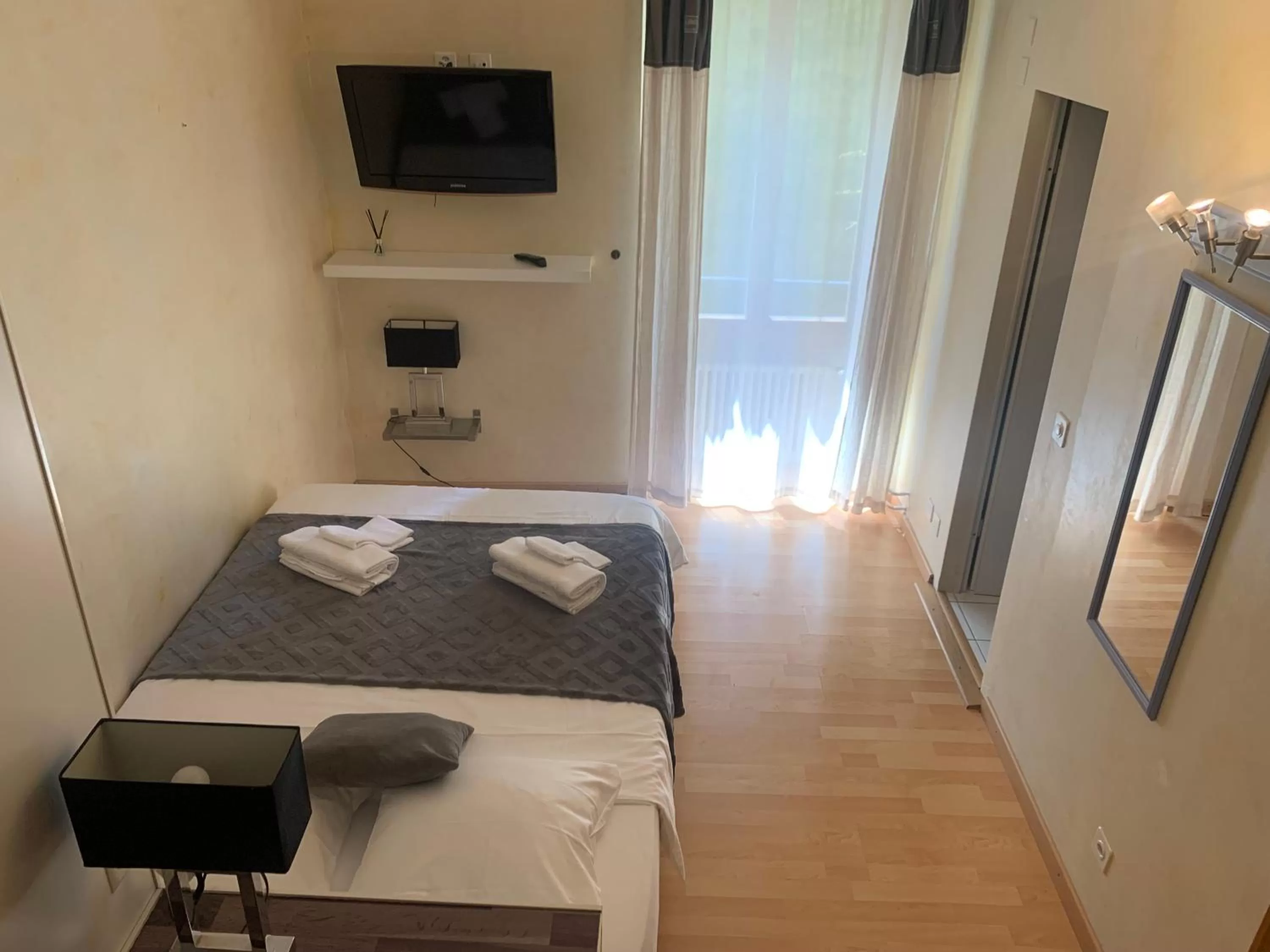 Bed in Appart'Hôtel Residence Dizerens