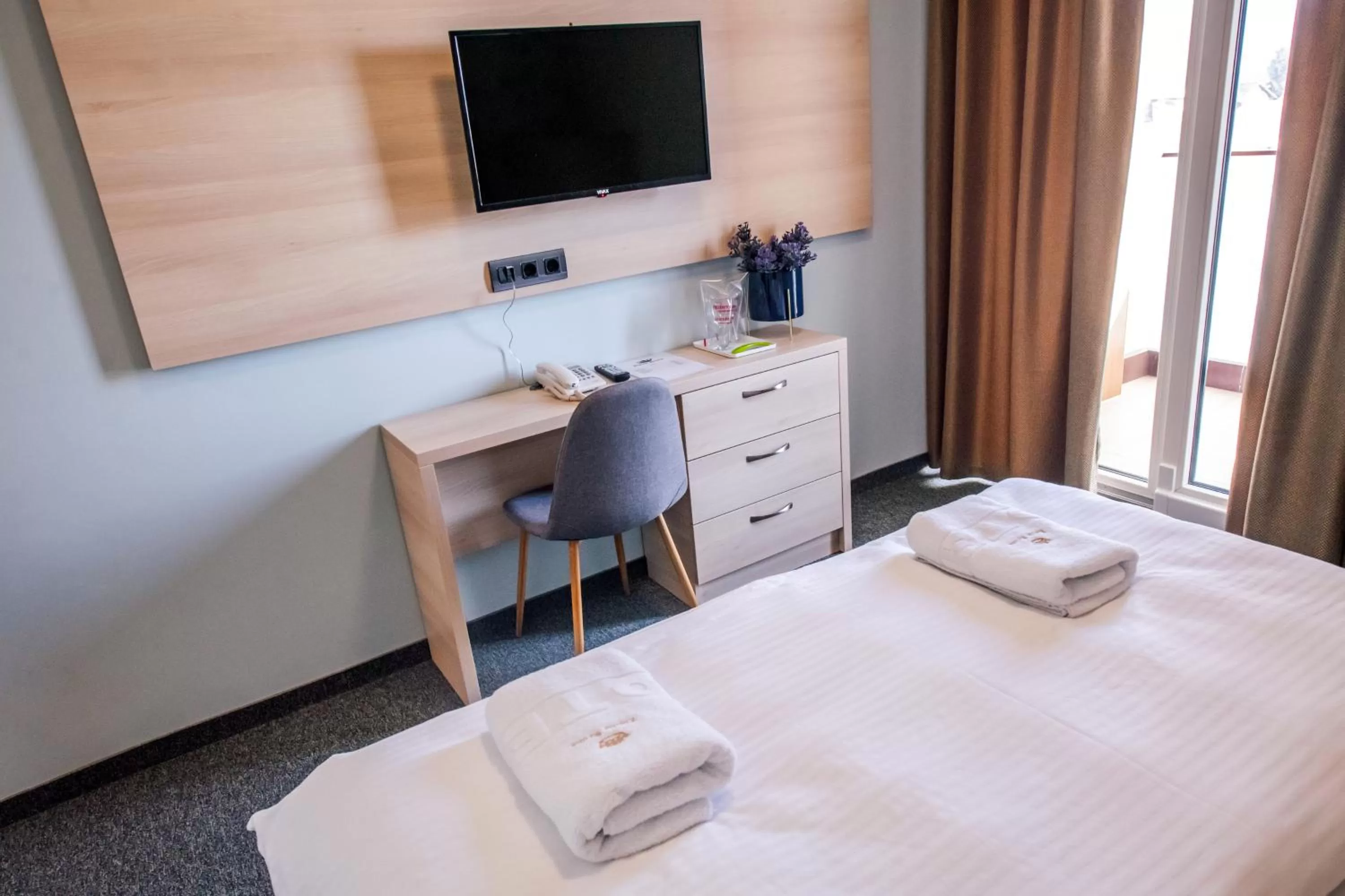 TV/Entertainment Center in Zlatna Kruna