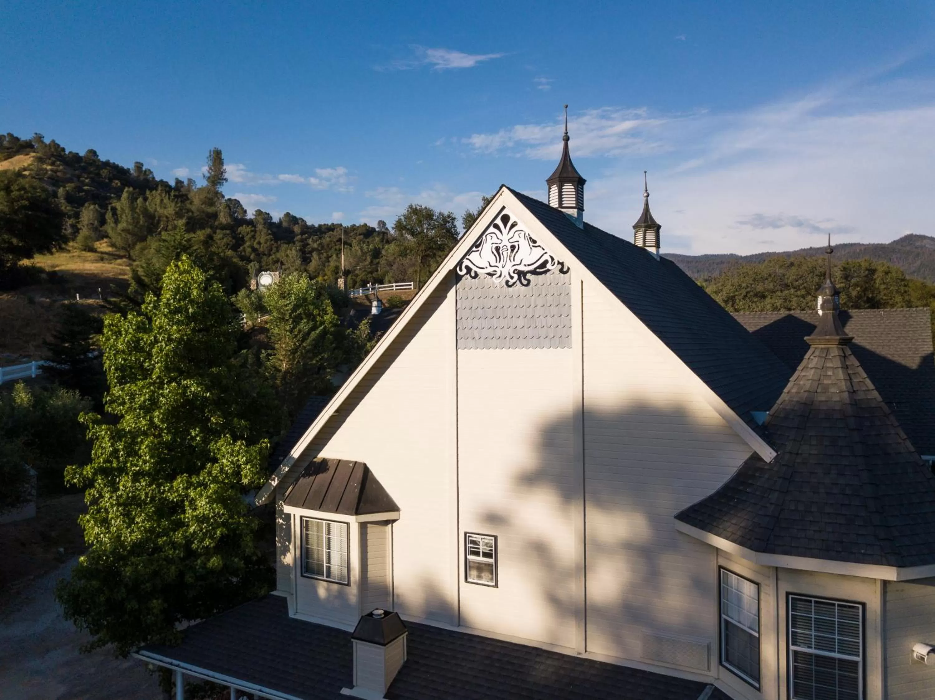Property building in Hounds Tooth Inn