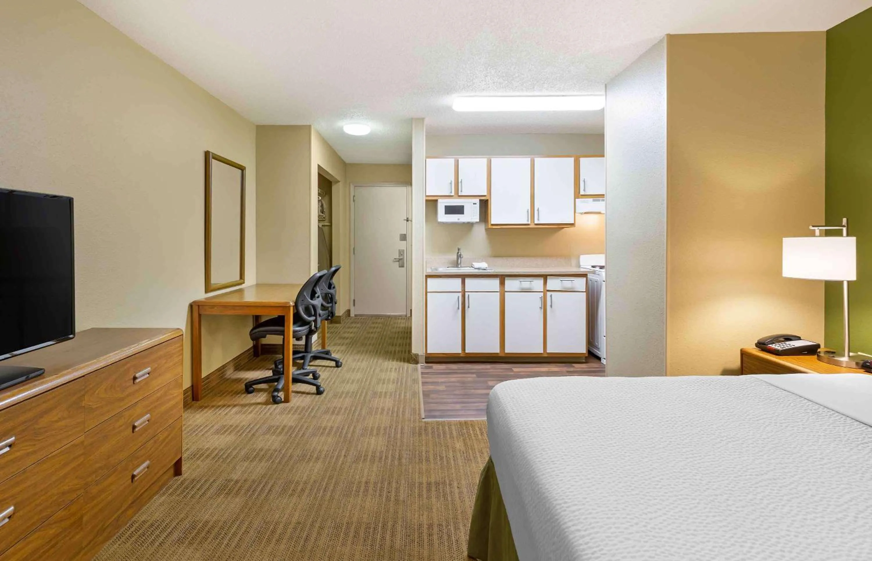 Queen Studio - Non-Smoking in Extended Stay America Suites - Greensboro - Wendover Ave