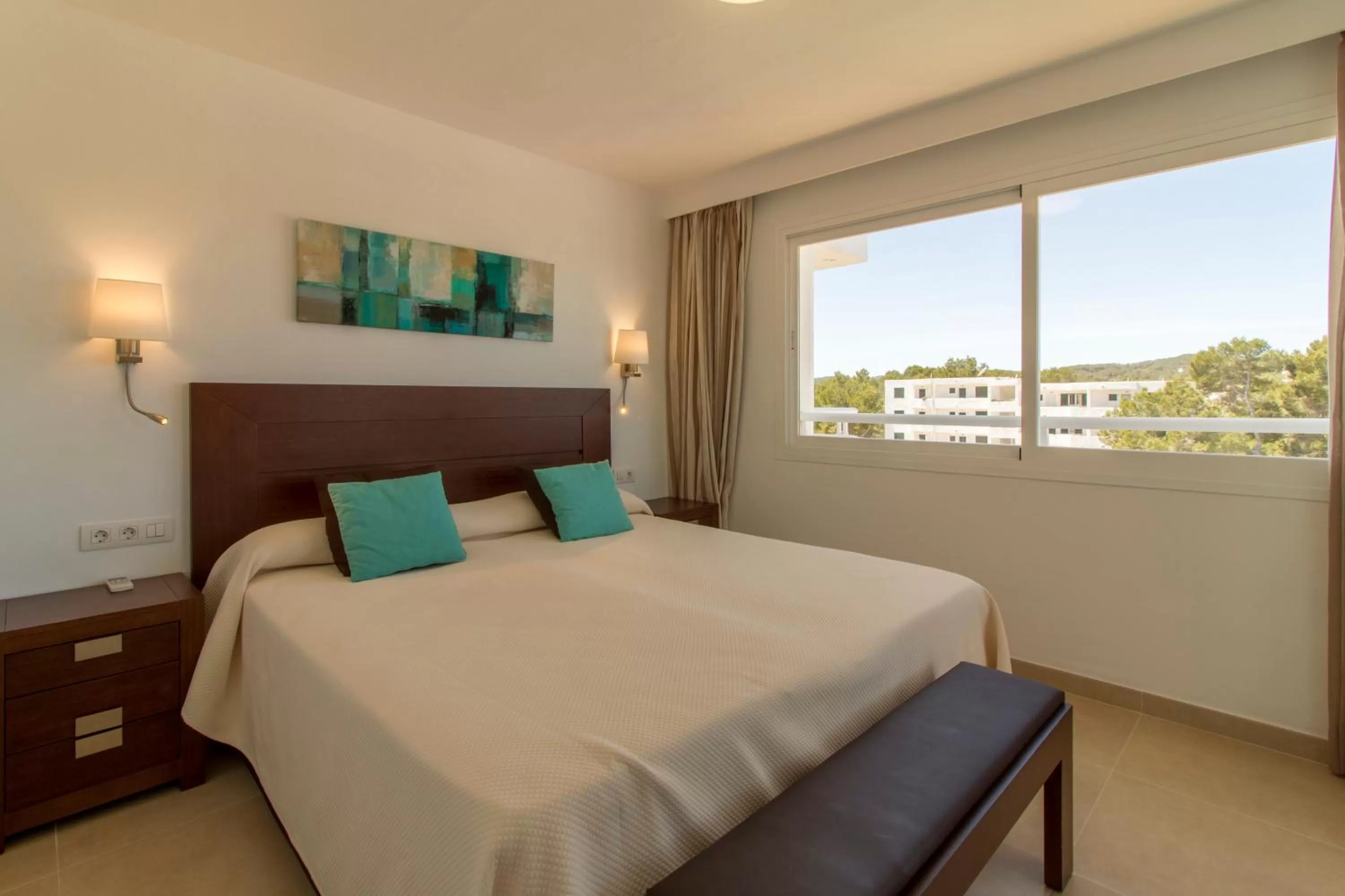 Photo of the whole room in Camelina Suites