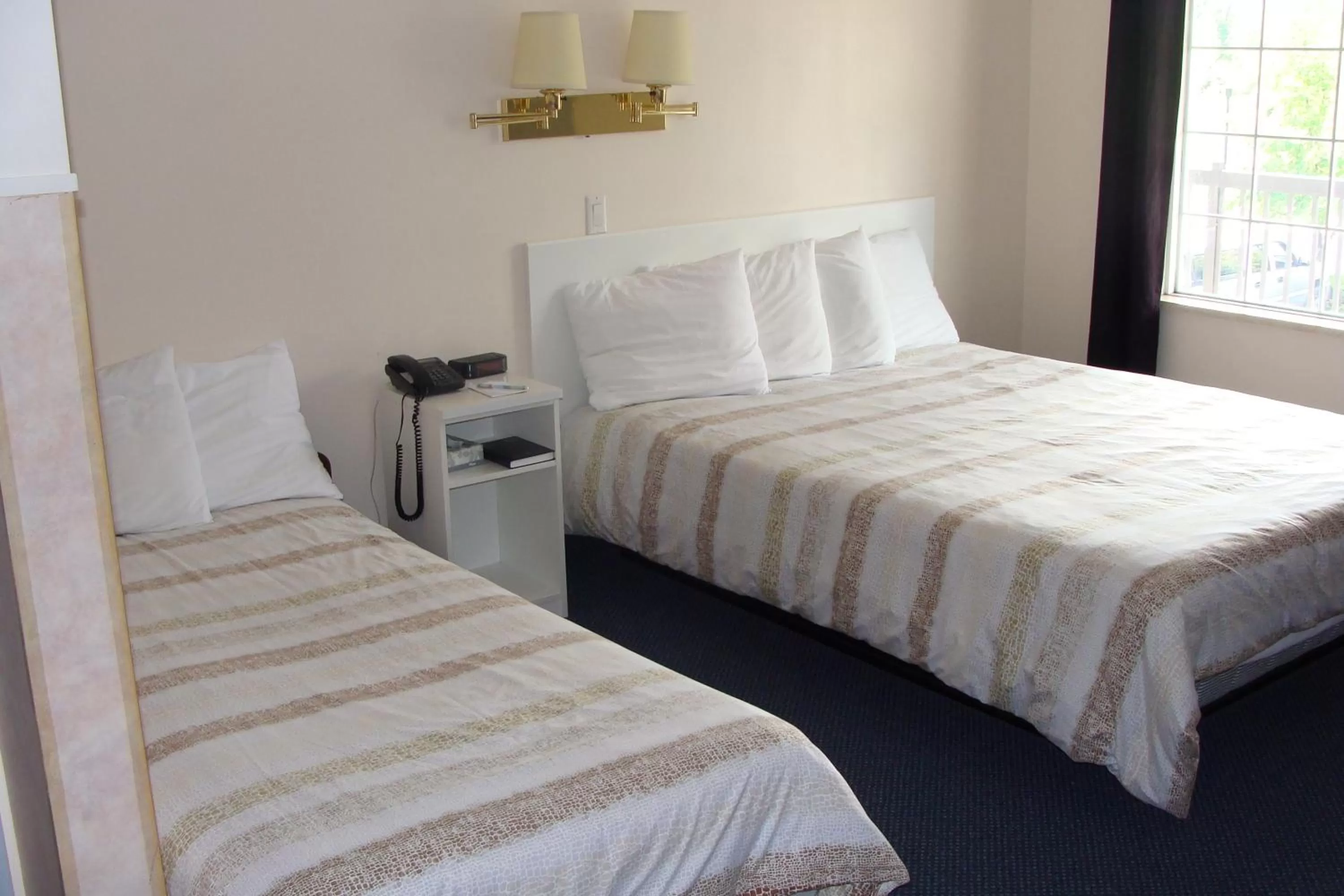 Decorative detail, Bed in Leisure Inn