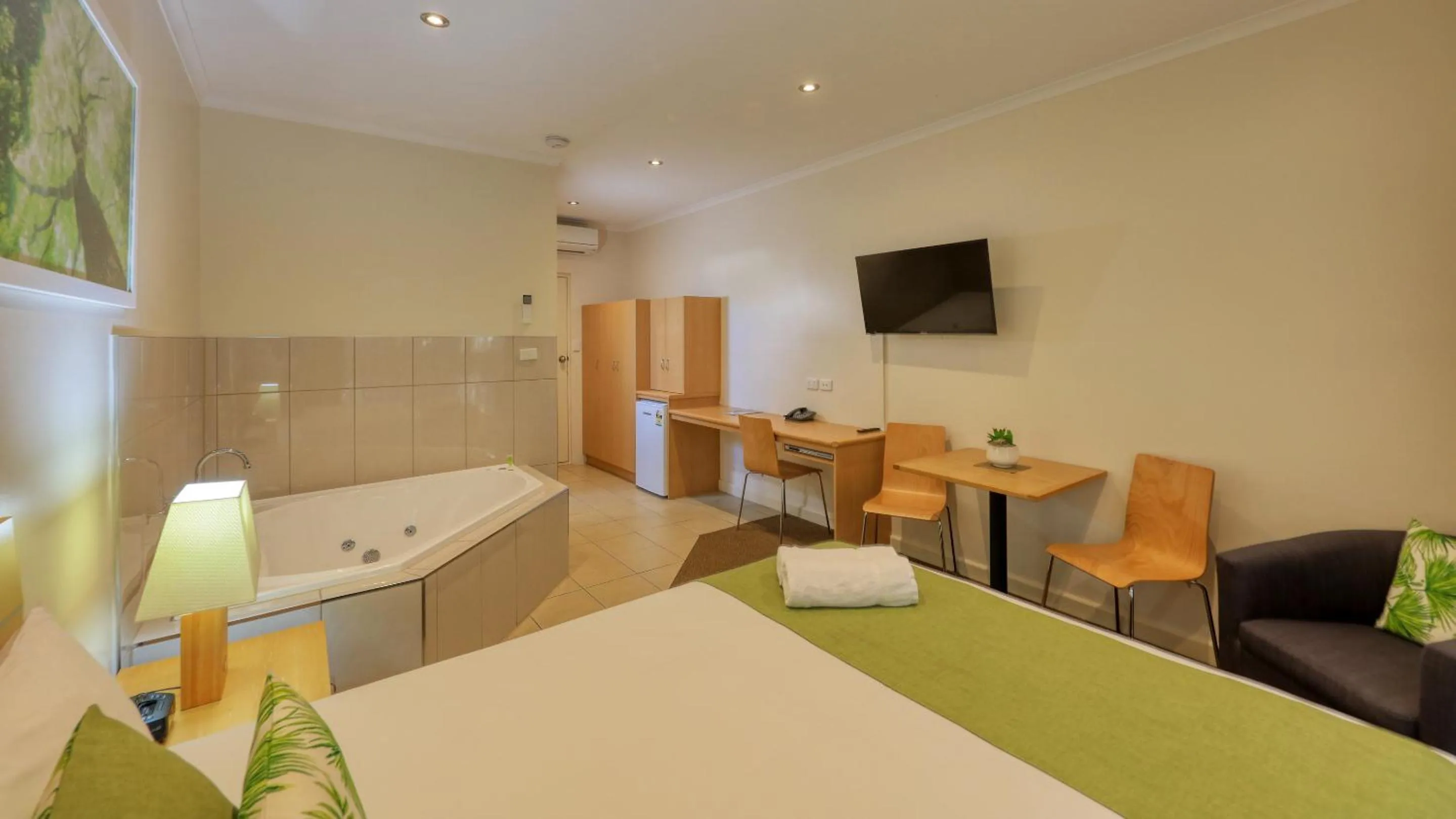 Photo of the whole room in Quality Inn Swan Hill