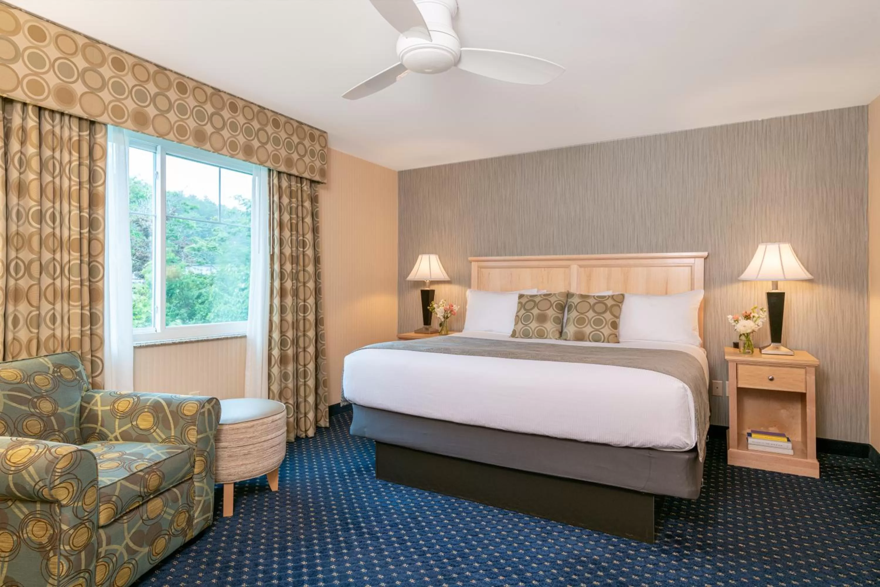 Bed in Atlantic Oceanside Hotel & Conference Center