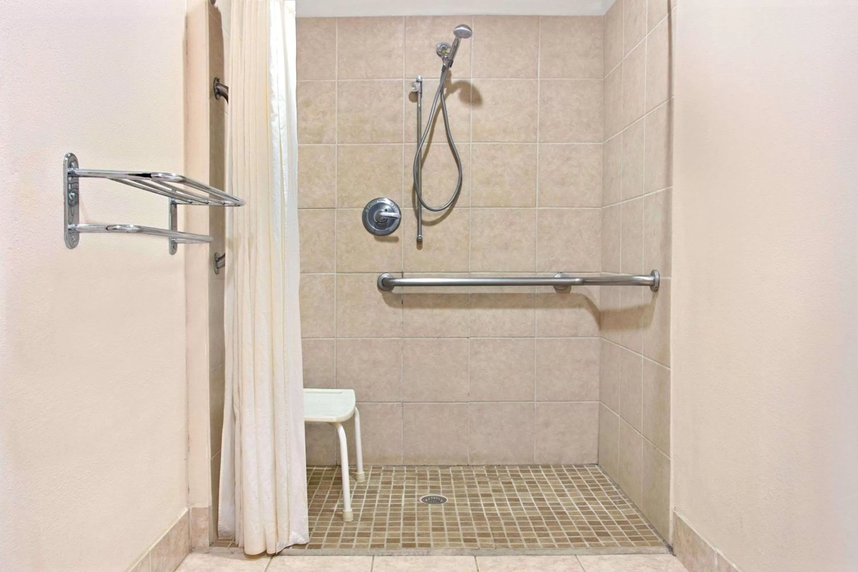Bathroom in Super 8 by Wyndham Humble - Atascocita - FM 1960 I-69
