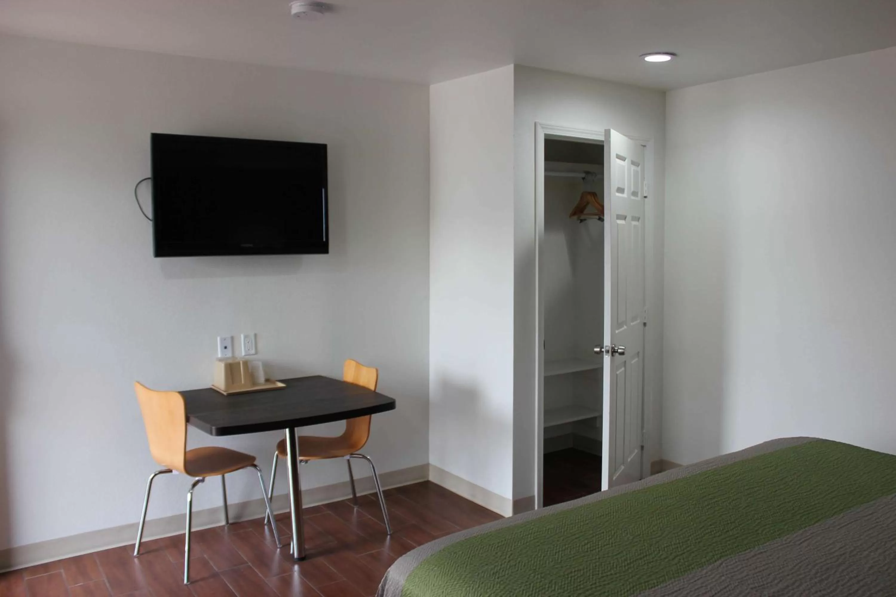 TV and multimedia, TV/Entertainment Center in Studio 6-Houston, TX - East