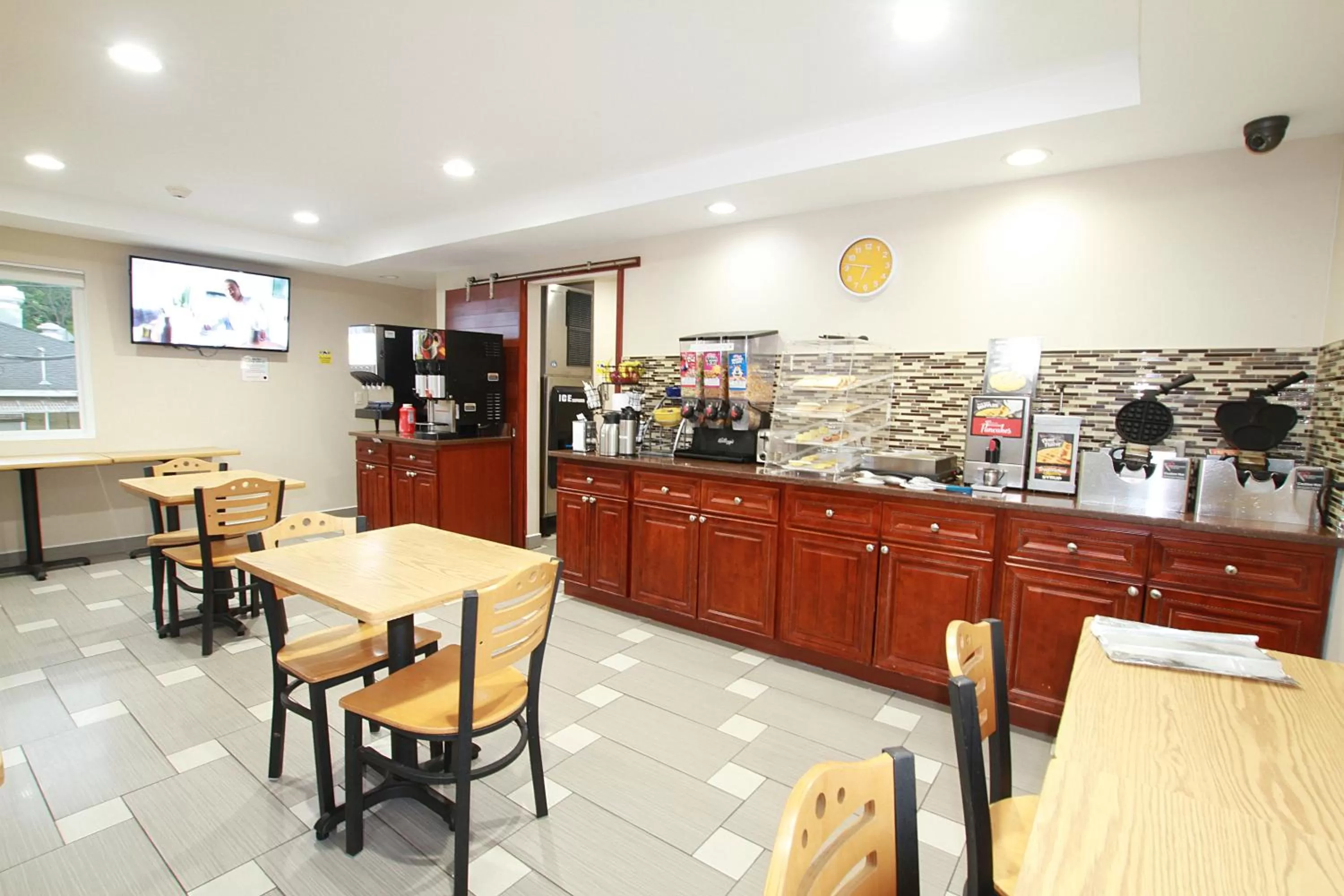 Breakfast in Travel Inn & Suites Flemington