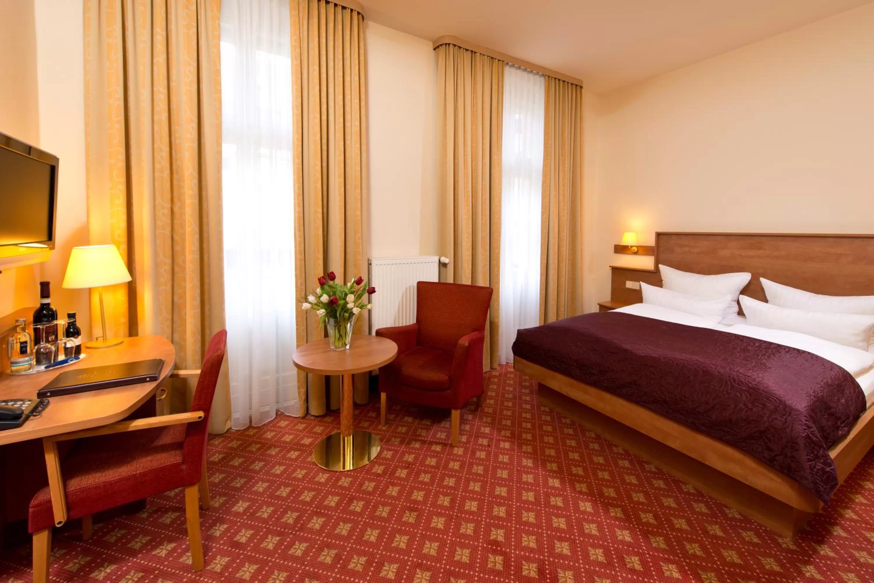 Photo of the whole room, Bed in Hotel & Apartments Zarenhof Berlin Prenzlauer Berg