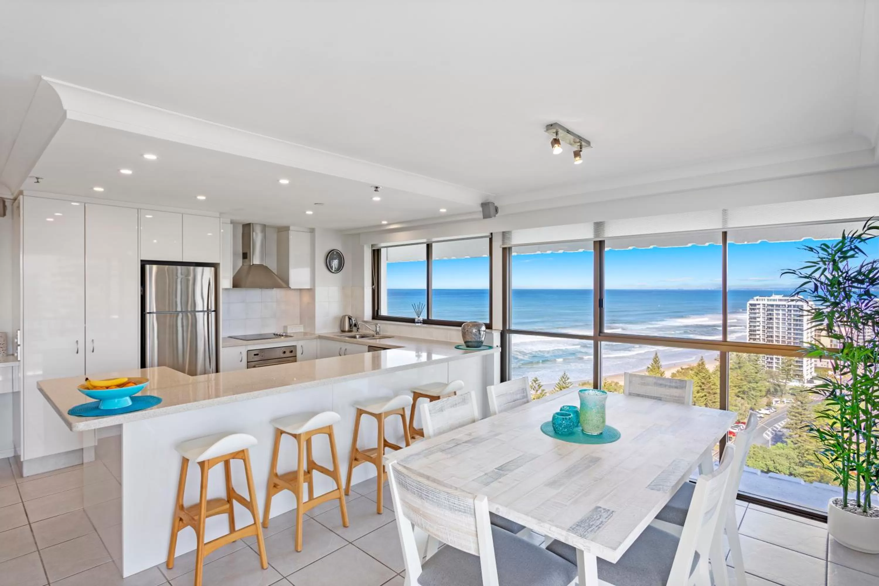 Kitchen or kitchenette in De Ville Apartments