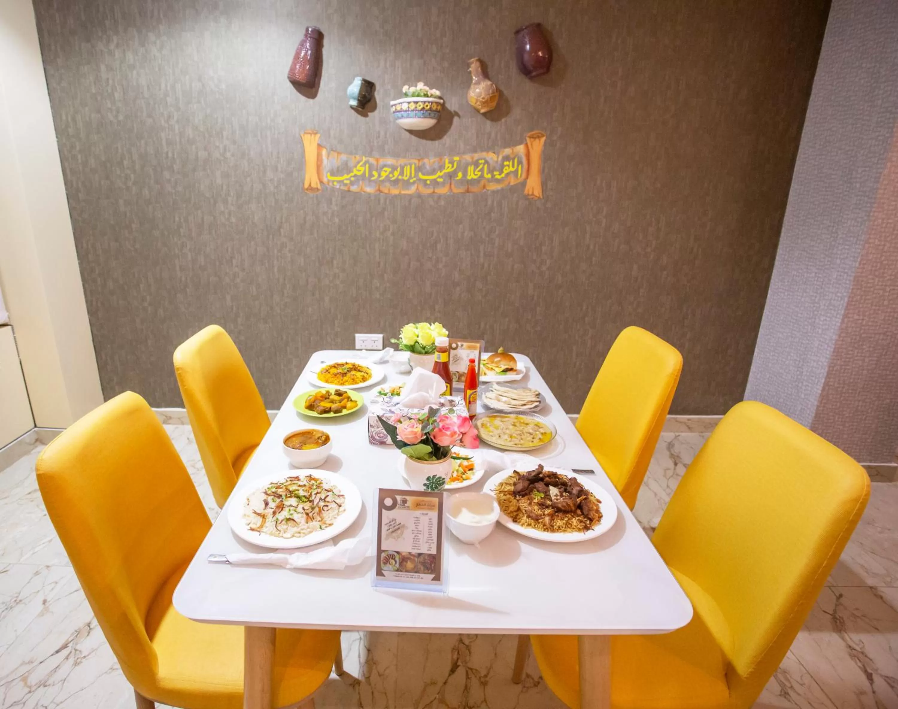 Restaurant/places to eat in Diamond Star Hotel فندق النجمة الماسية