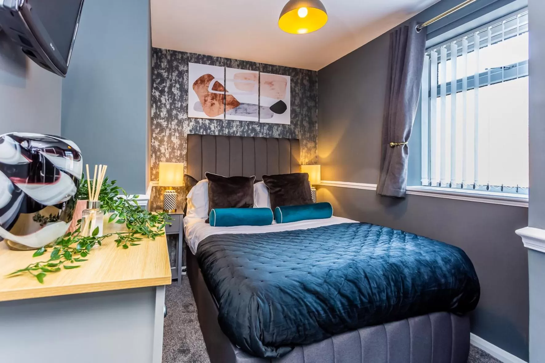 Bedroom, Bed in Comfy-Stays - Lower Ocean Road