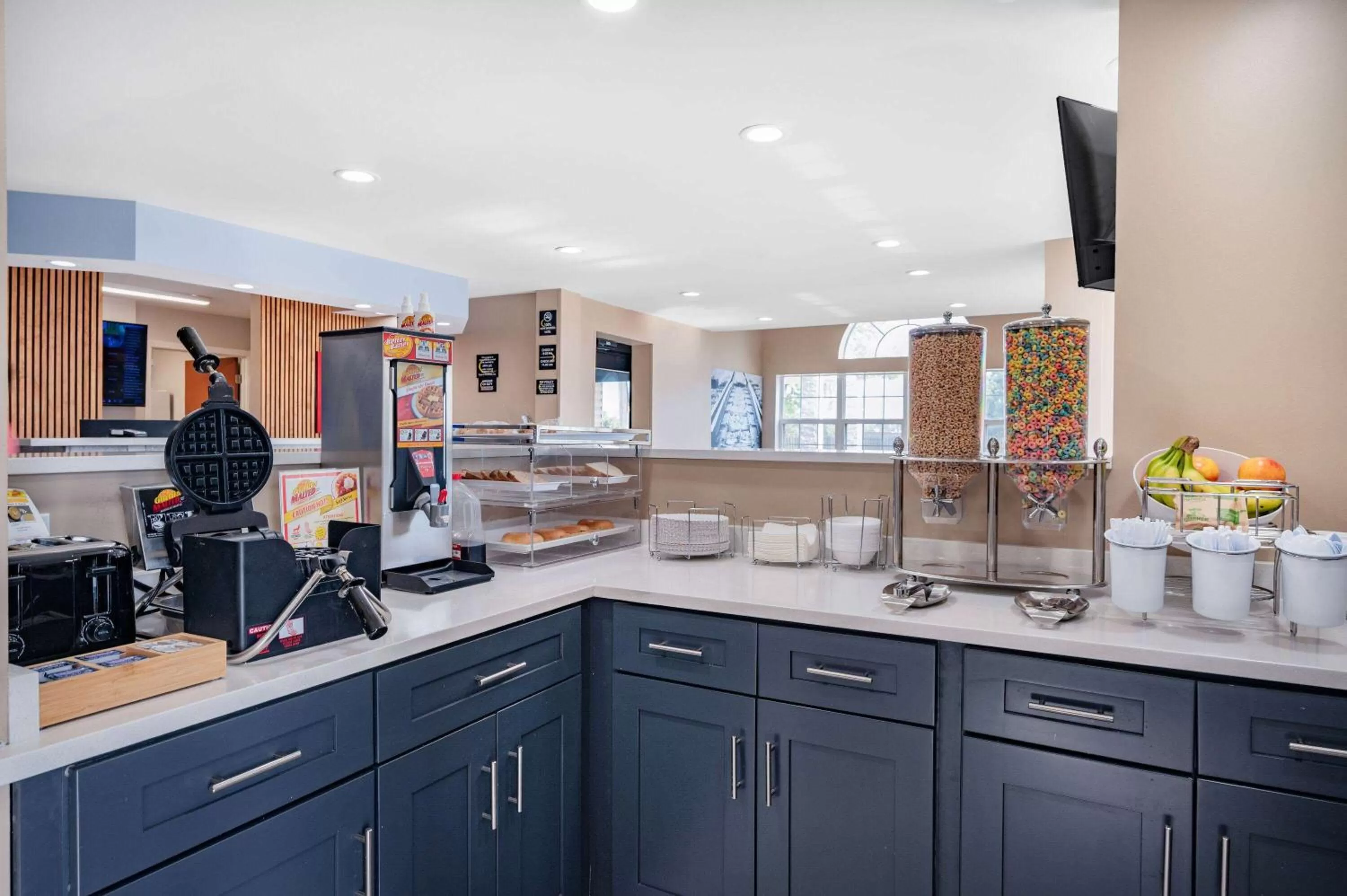 Breakfast in Super 8 by Wyndham Joliet