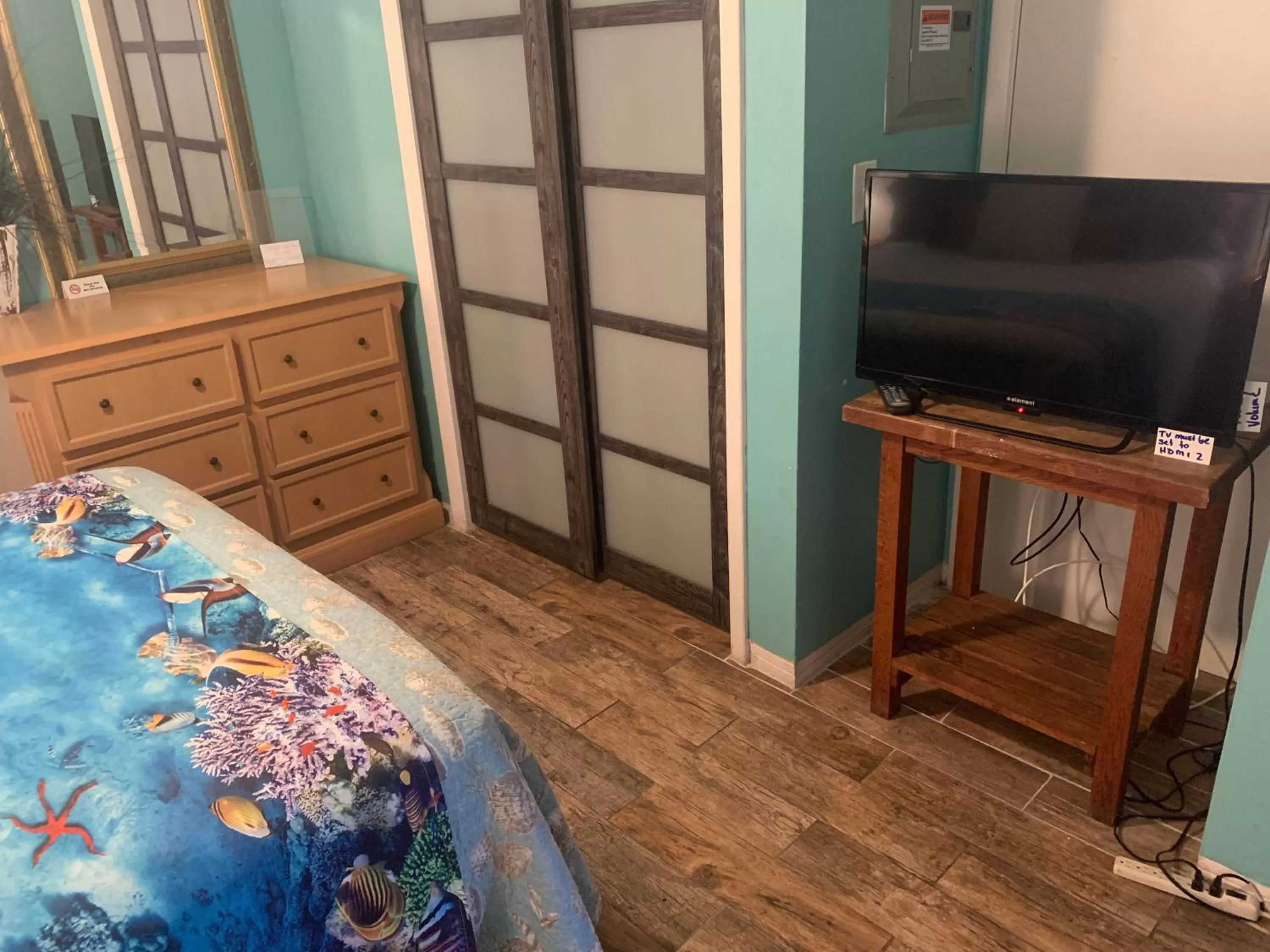 TV and multimedia, TV/Entertainment Center in Michaels Siesta Studios