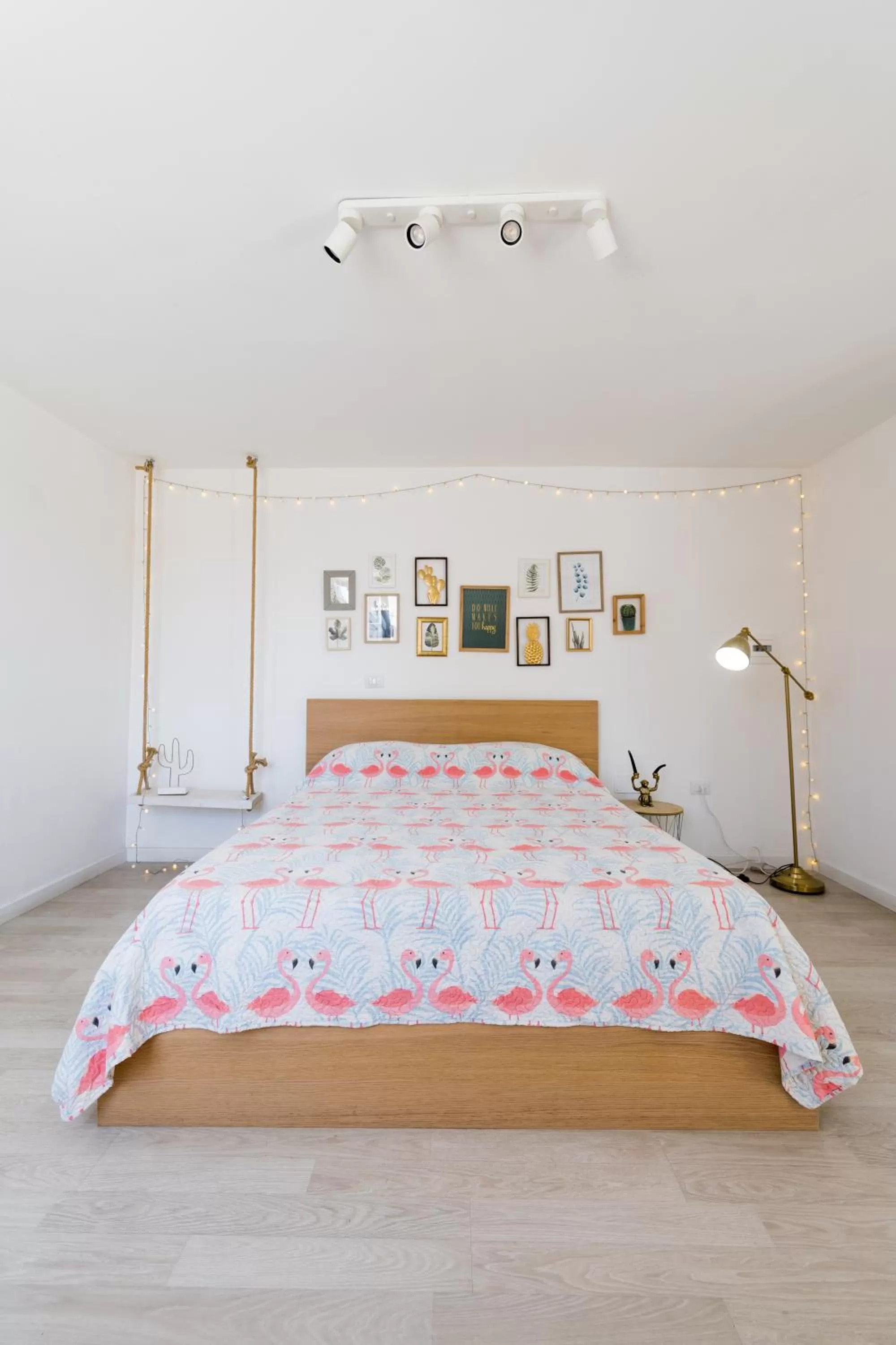 Photo of the whole room, Bed in Flamingo B&B