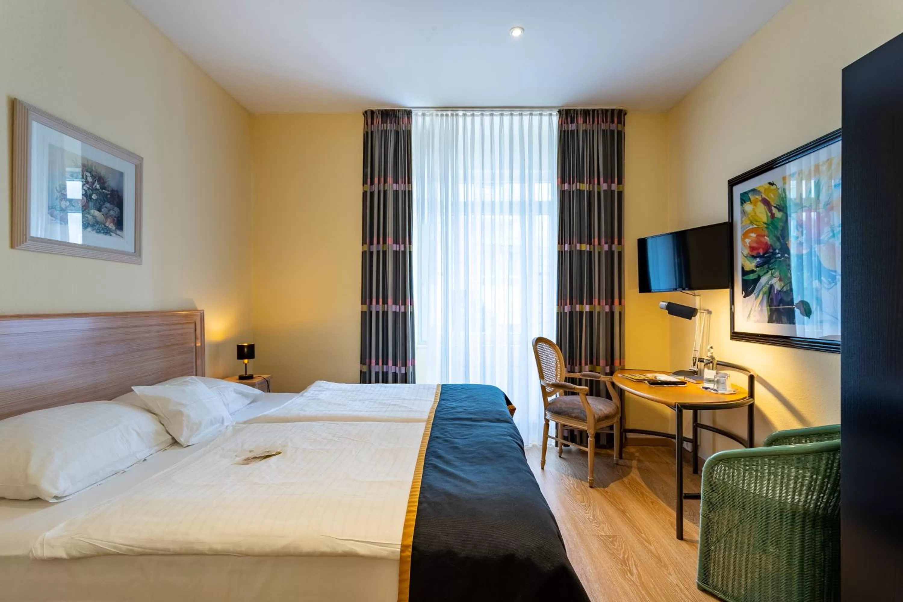 Photo of the whole room, Bed in Hotel Am Mühlenteich