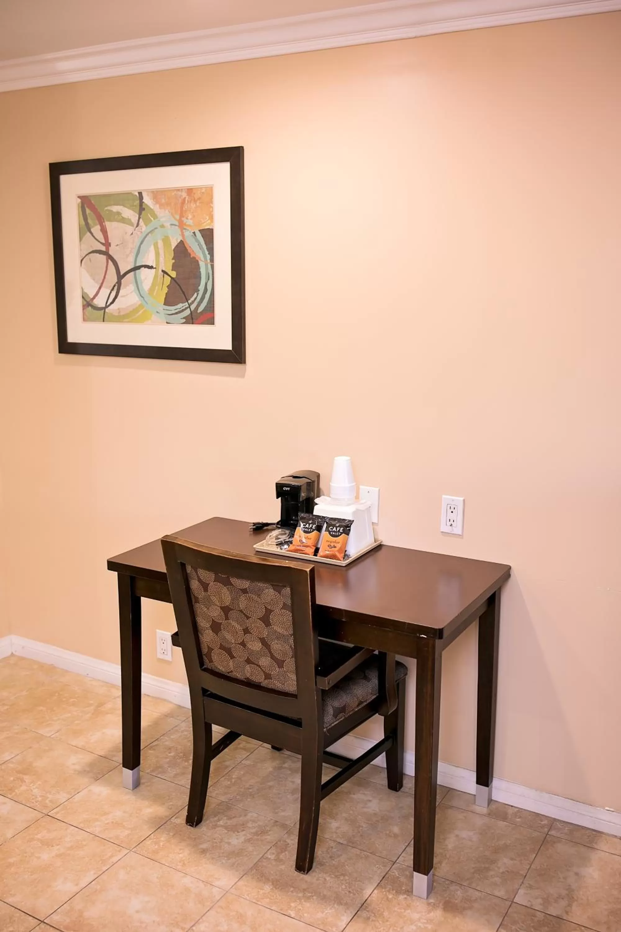 Dining area in Rodeway Inn & Suites Bellflower