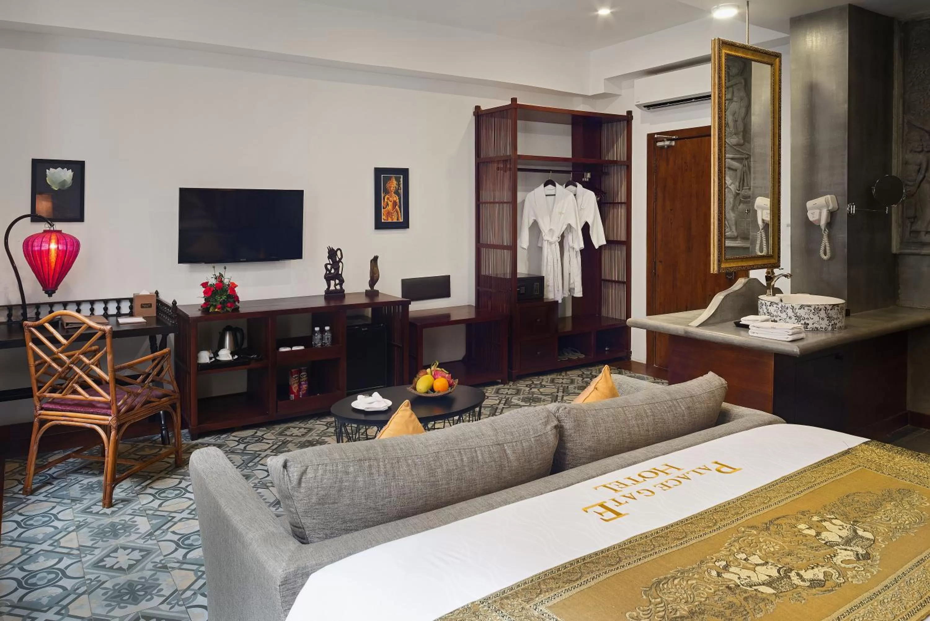 TV and multimedia, Bed in Palace Gate Hotel & Resort by EHM