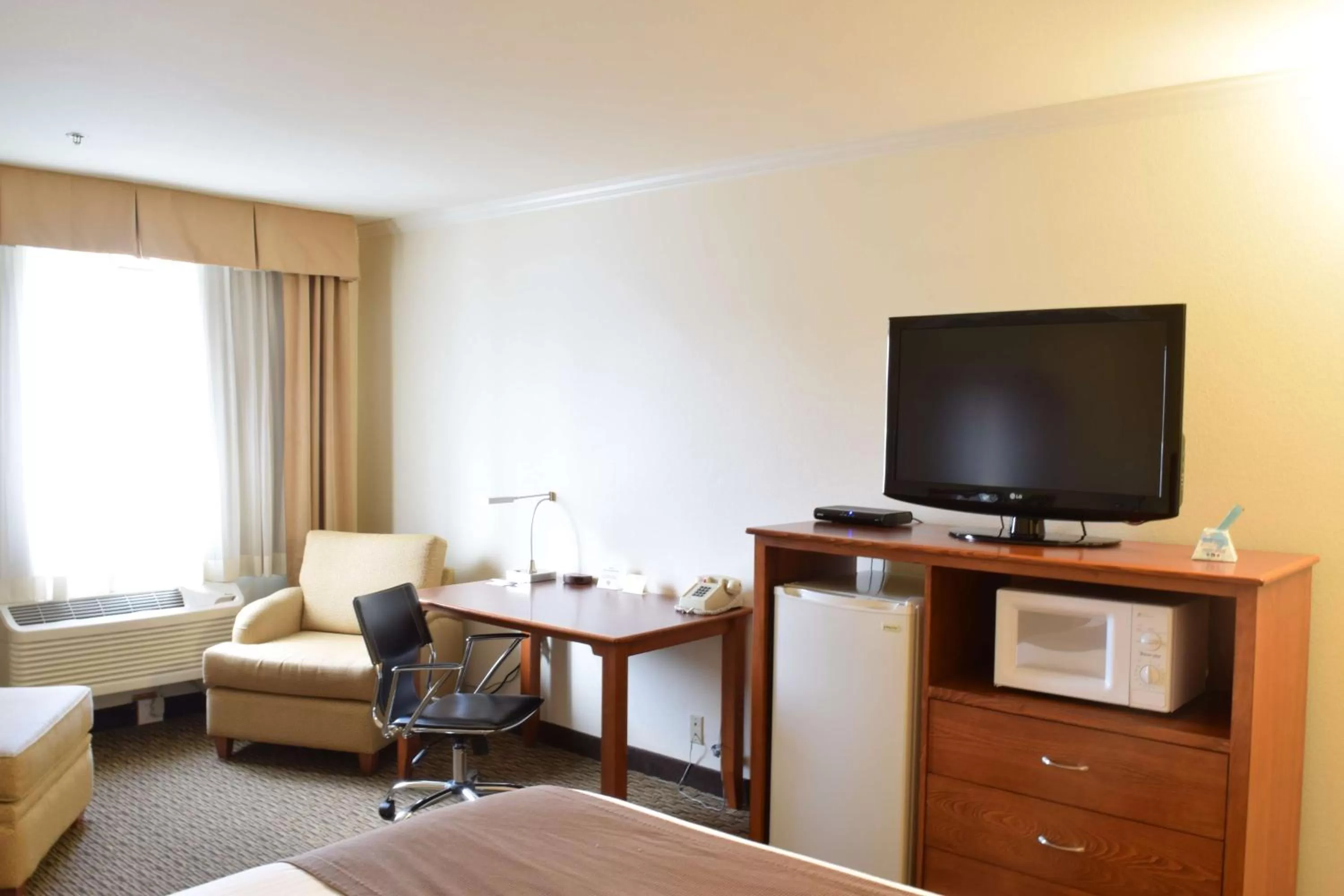 Photo of the whole room in Best Western Tumwater-Olympia Inn