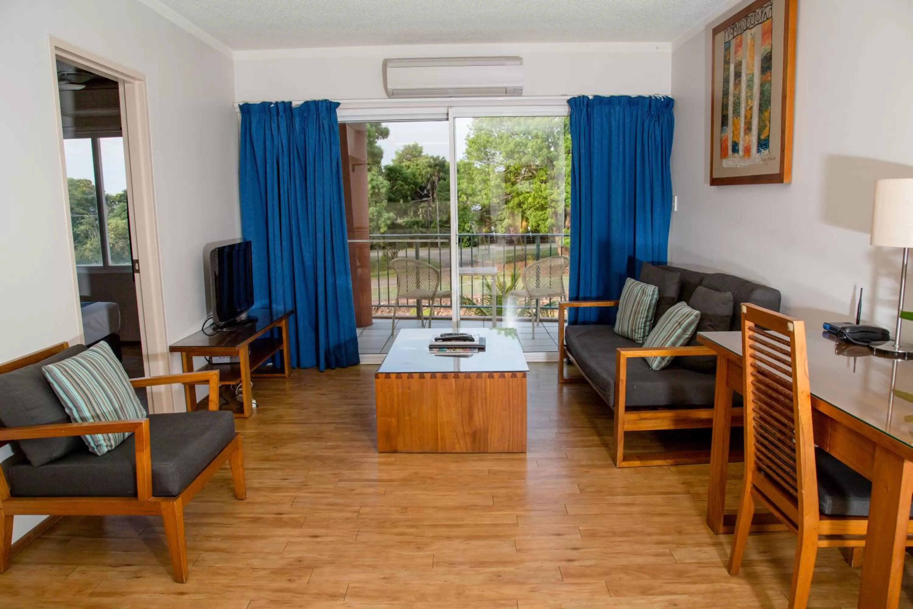 Standard One Bedroom Apartment includes Free Parking & Wifi in Cullen Bay Resorts