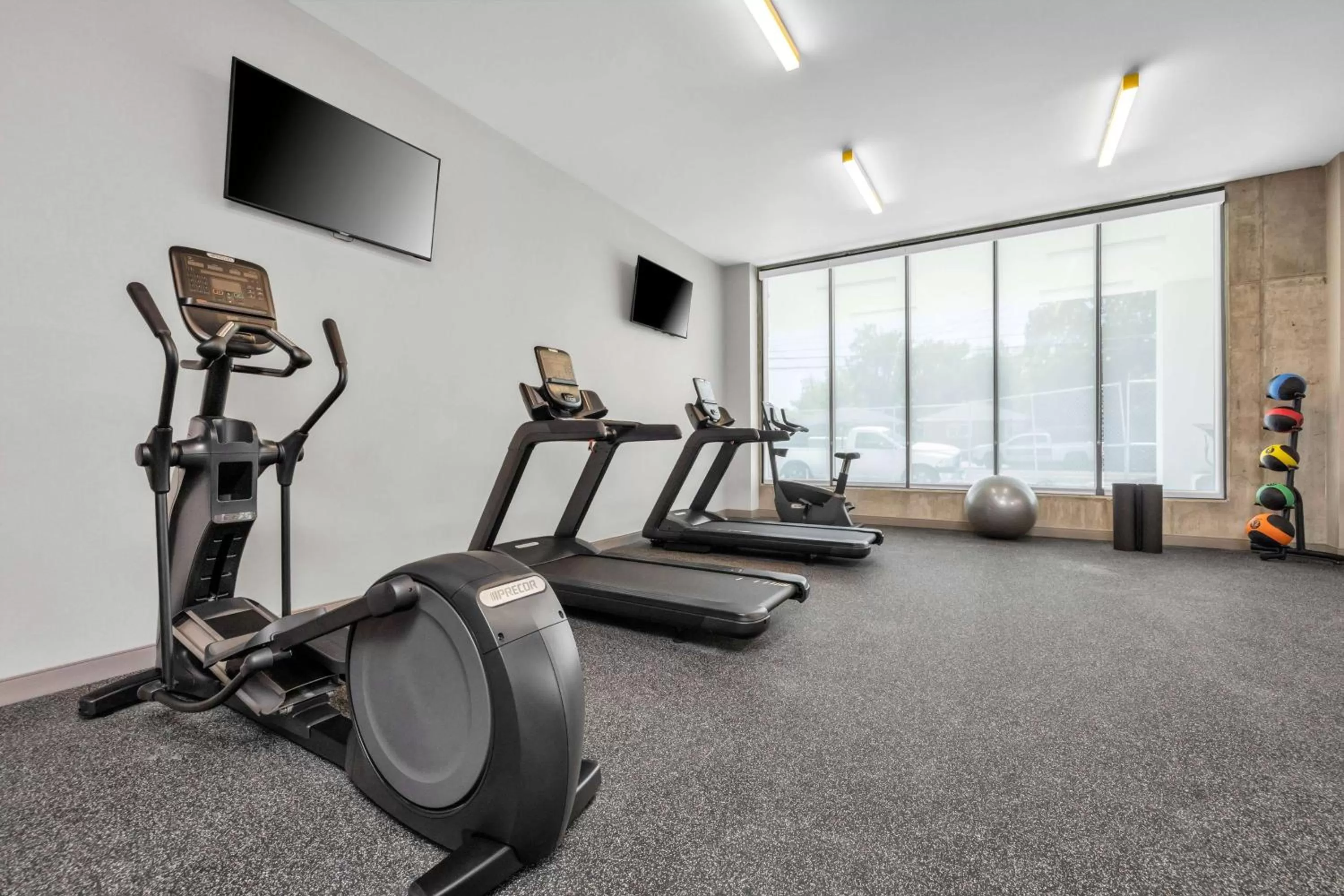 Fitness centre/facilities in La Quinta Inn & Suites by Wyndham San Jose Airport-Downtown
